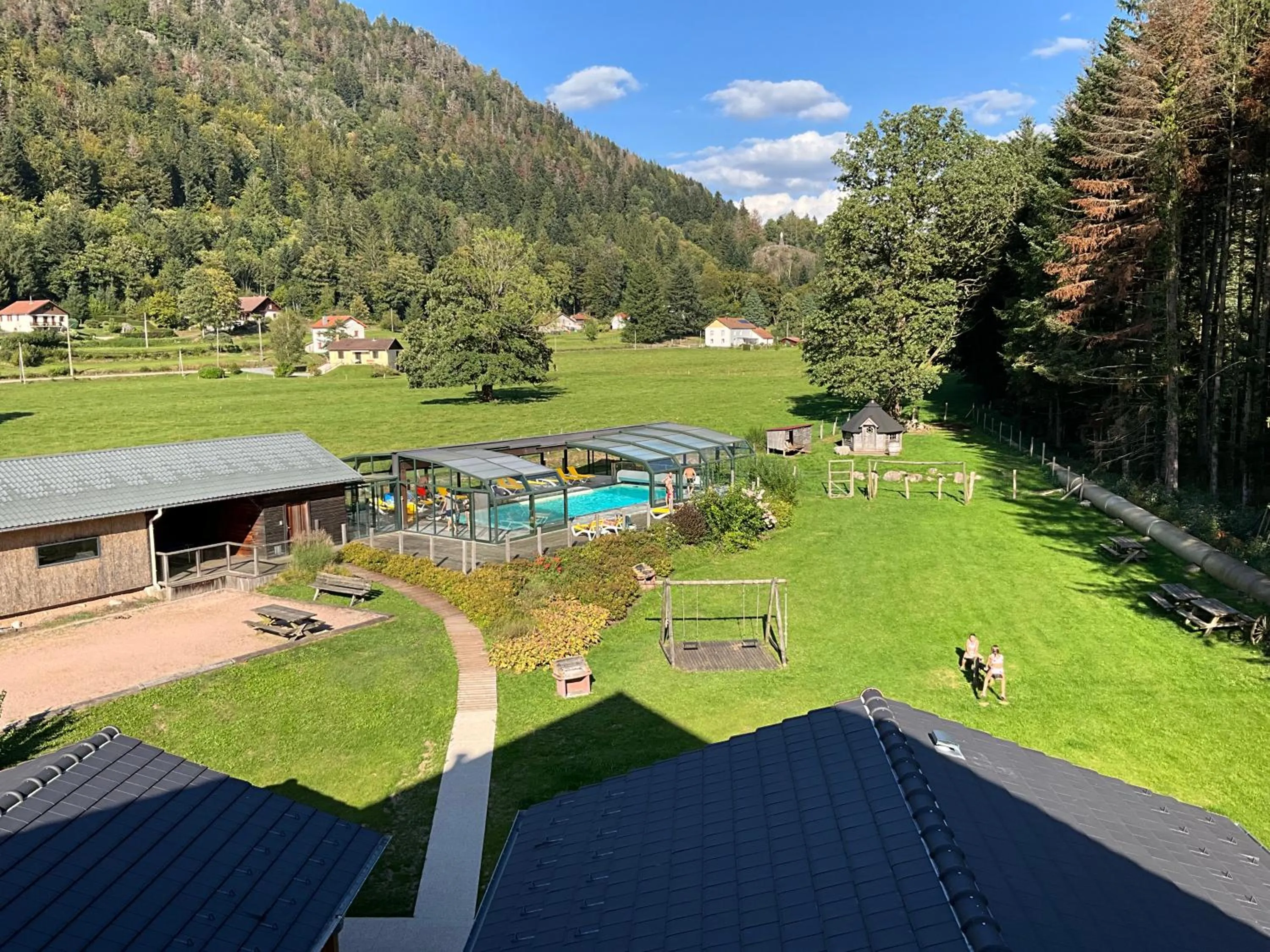 Mountain view in Gite Roche Des Ducs avec Piscine toute l'année, Spa, Sauna, Hammam