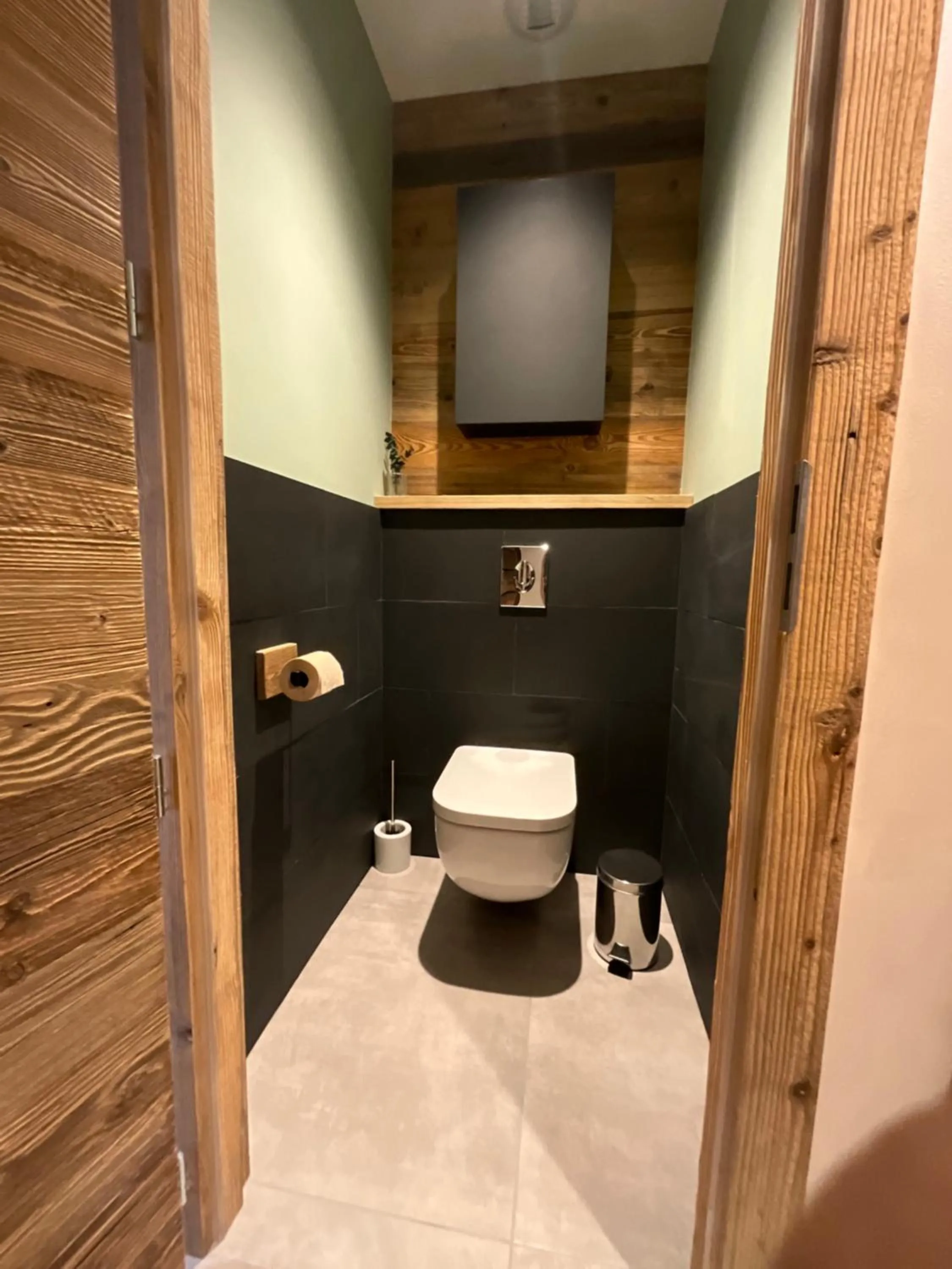 Toilet in Gite Roche Des Ducs avec Piscine toute l'année, Spa, Sauna, Hammam