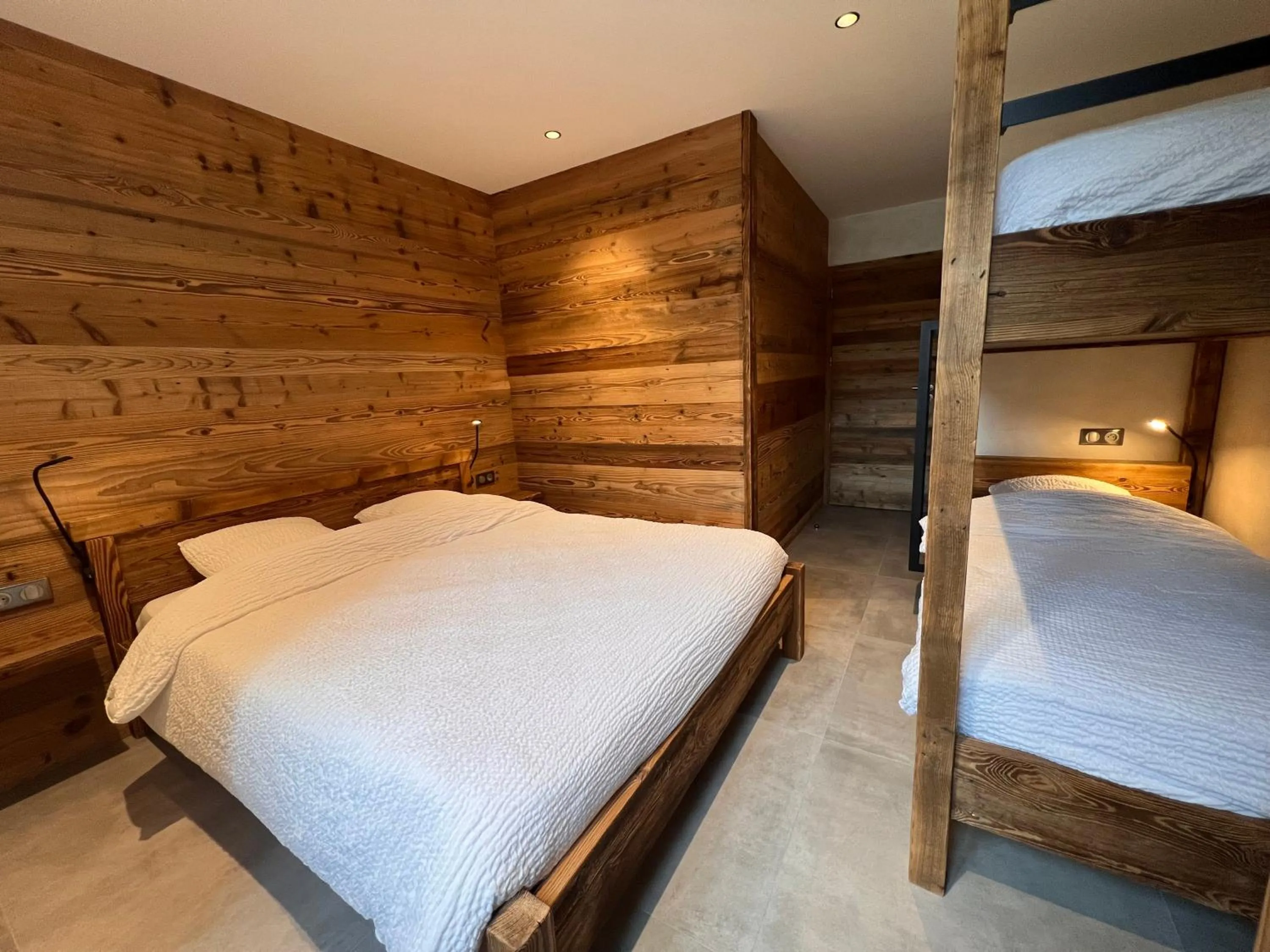 Photo of the whole room, Bed in Gite Roche Des Ducs avec Piscine toute l'année, Spa, Sauna, Hammam