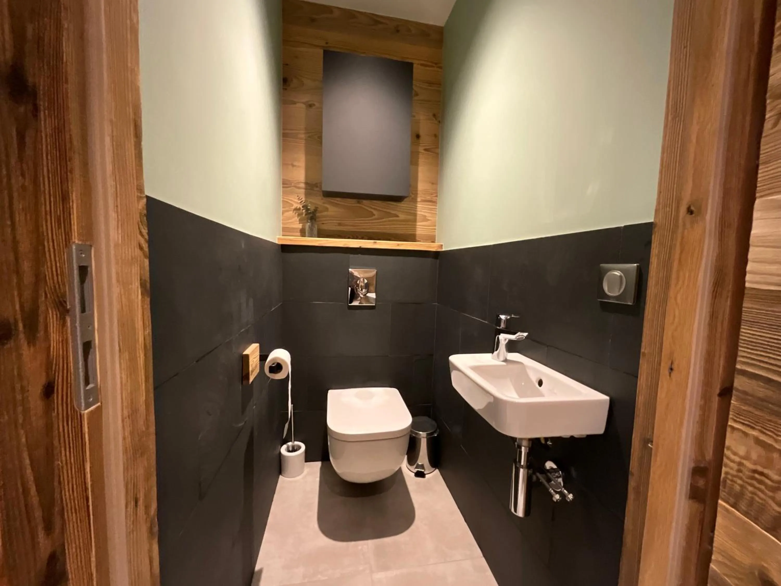 Toilet in Gite Roche Des Ducs avec Piscine toute l'année, Spa, Sauna, Hammam