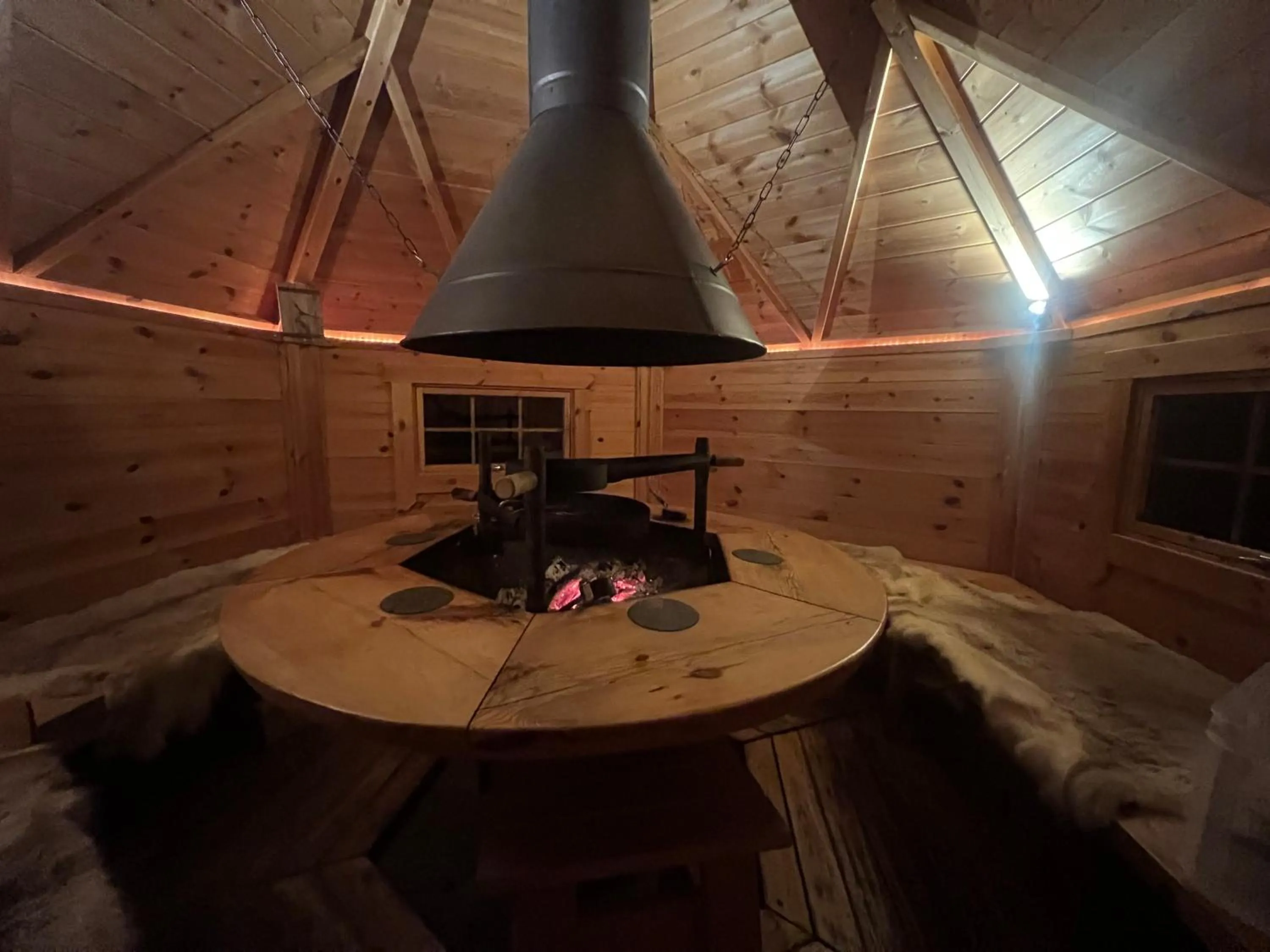 BBQ facilities in Gite Roche Des Ducs avec Piscine toute l'année, Spa, Sauna, Hammam