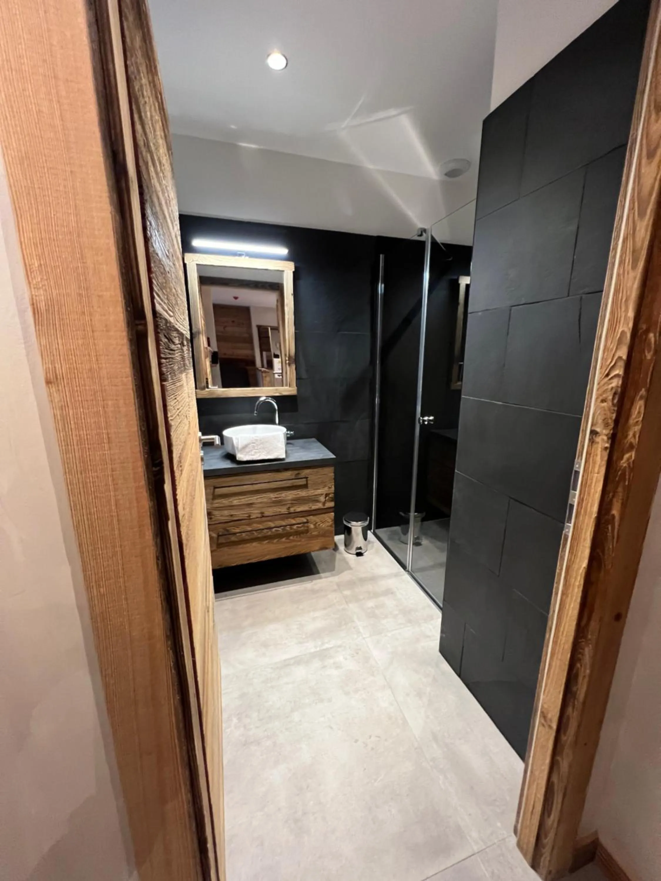 Bathroom in Gite Roche Des Ducs avec Piscine toute l'année, Spa, Sauna, Hammam