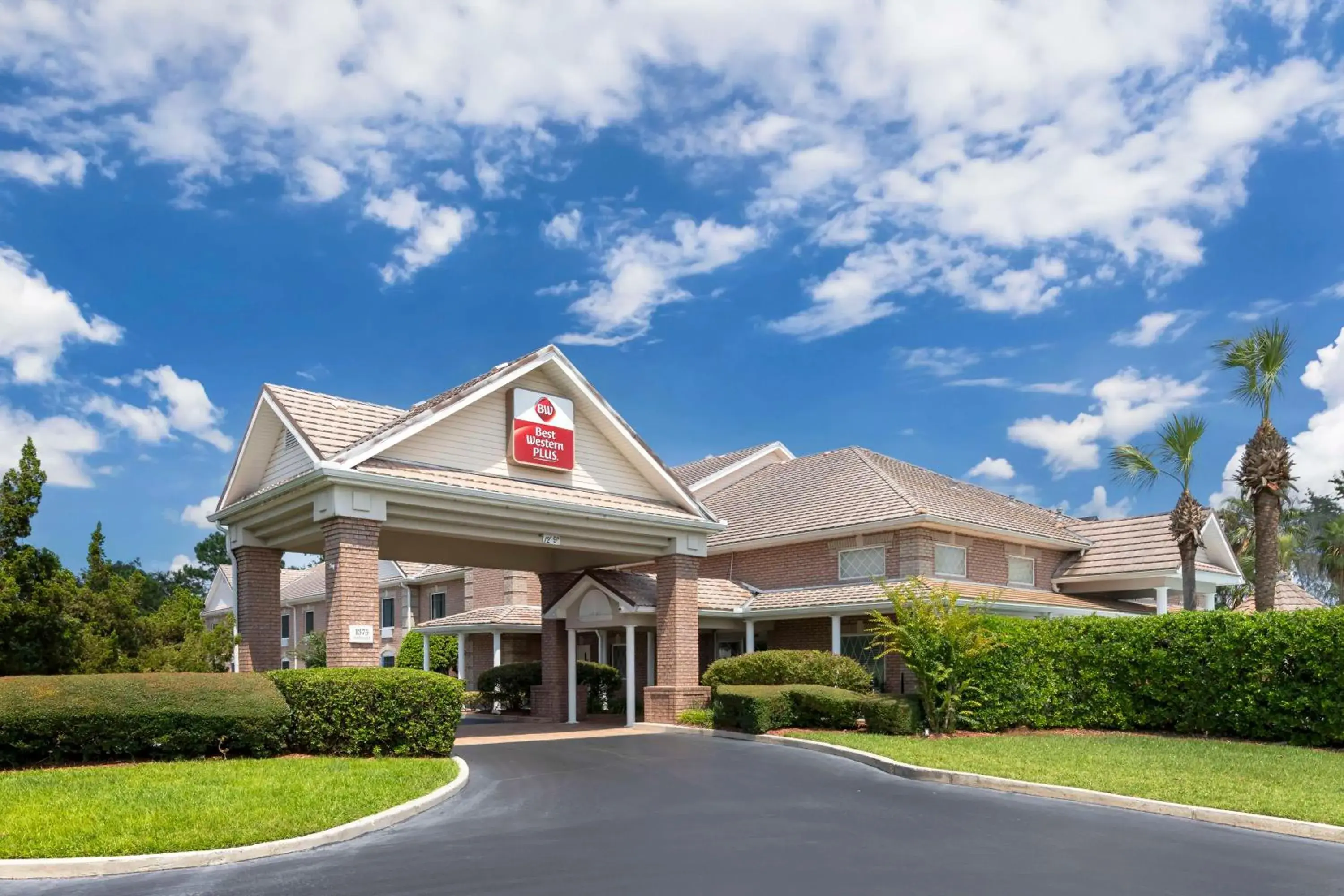 Property building in Best Western Plus Kingsland Property building in Best Western Plus Kingsland