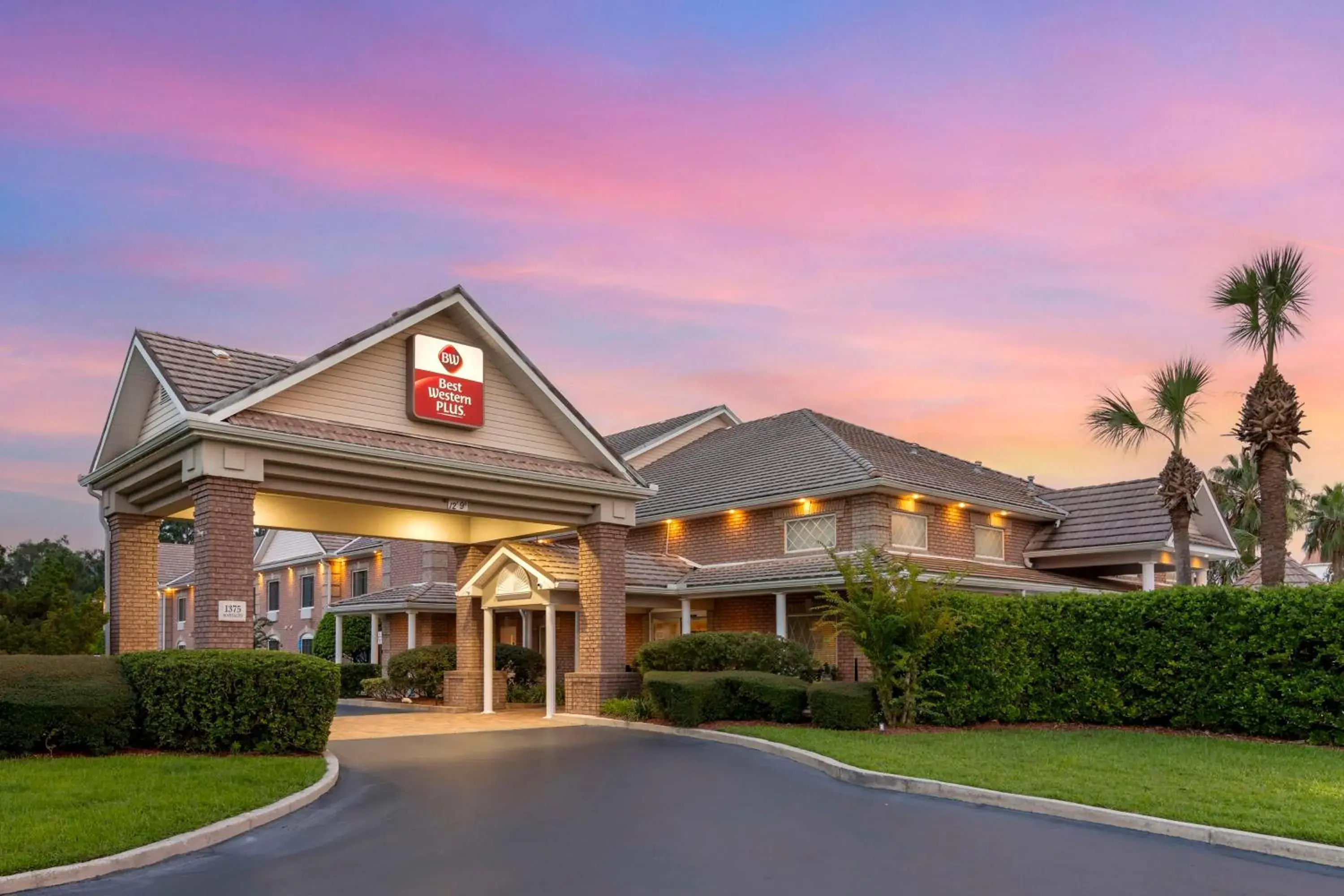 Property building in Best Western Plus Kingsland Property building in Best Western Plus Kingsland