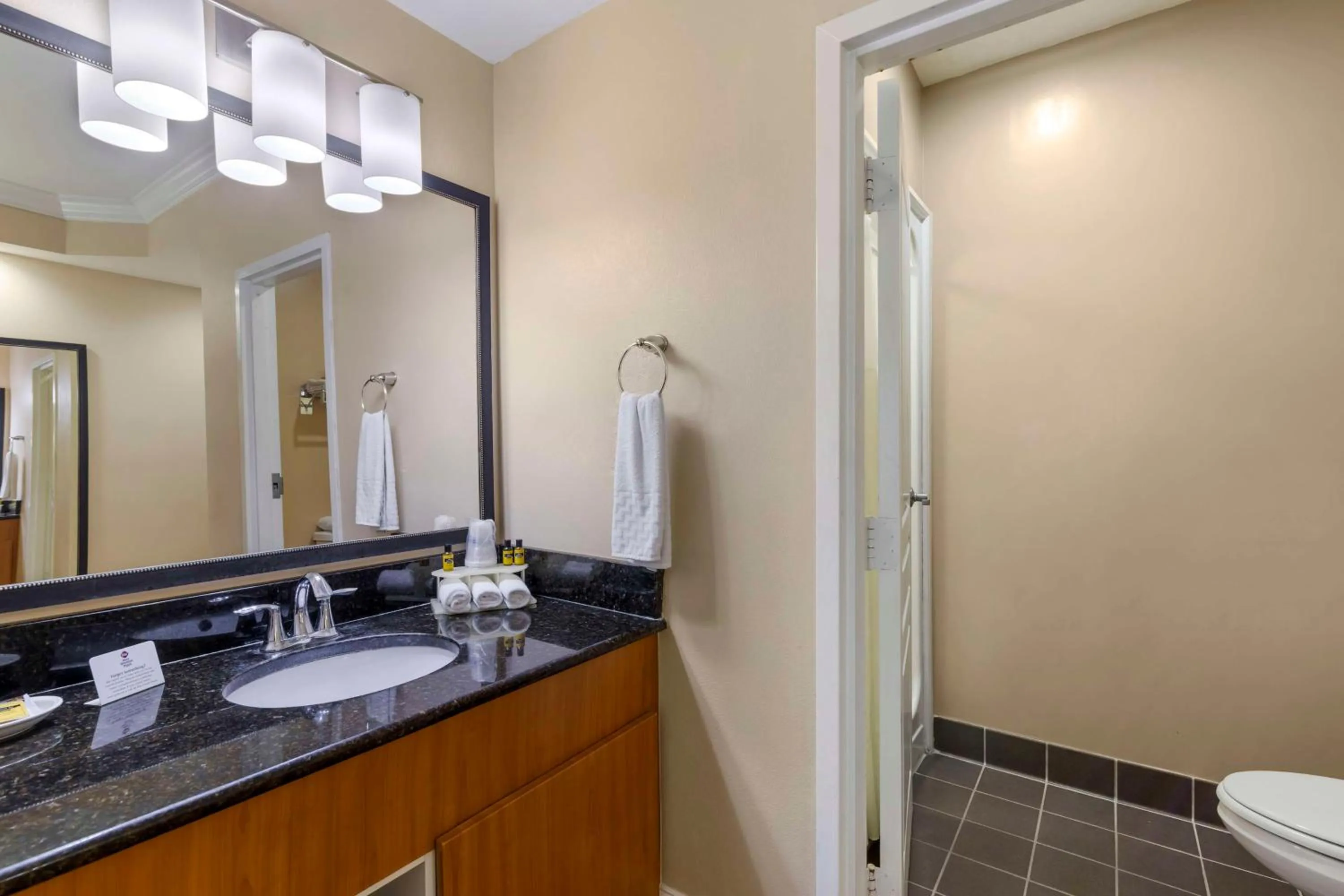 Bathroom in Best Western Plus Kingsland