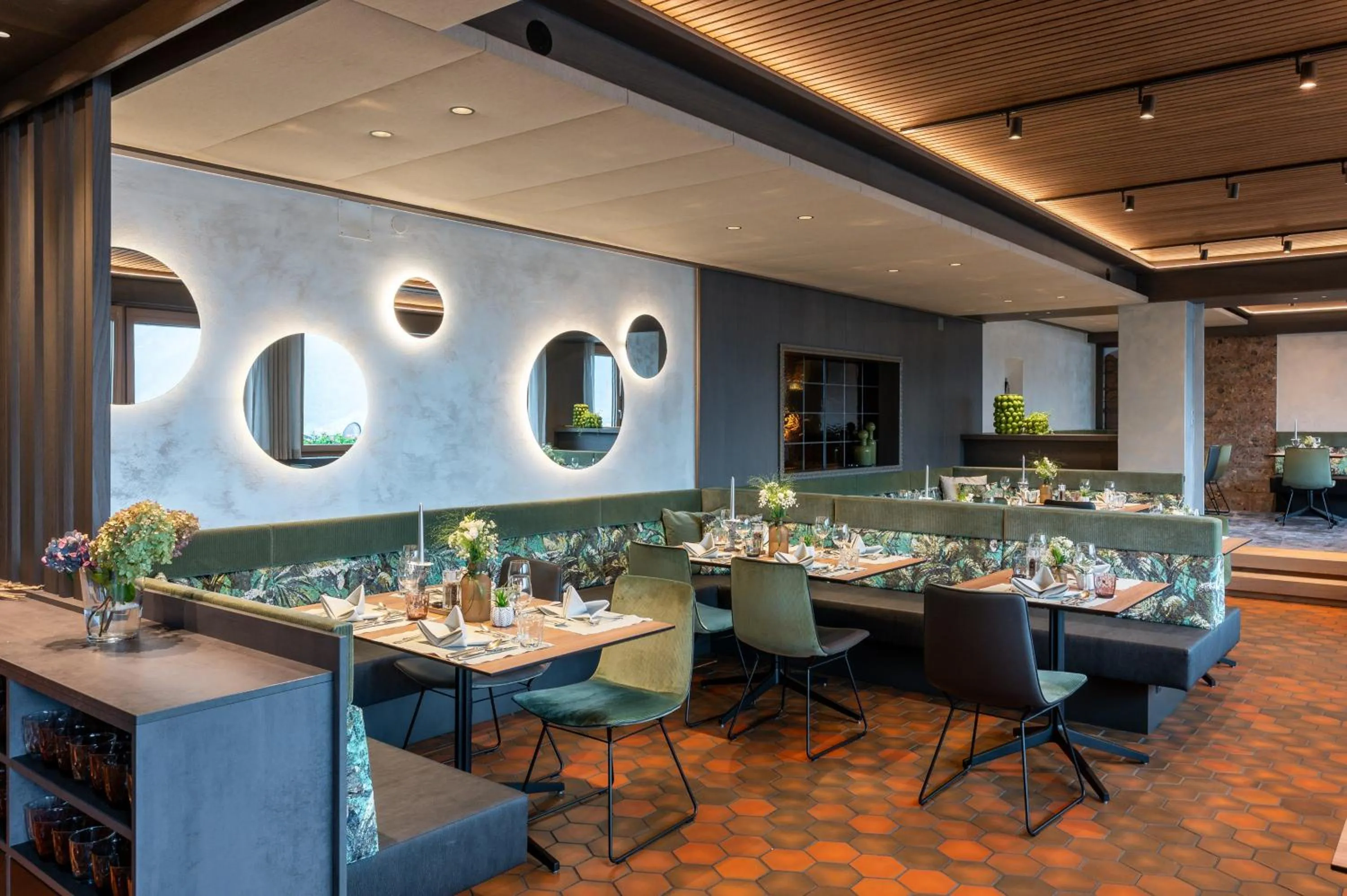 Restaurant/places to eat in Hotel Bruno