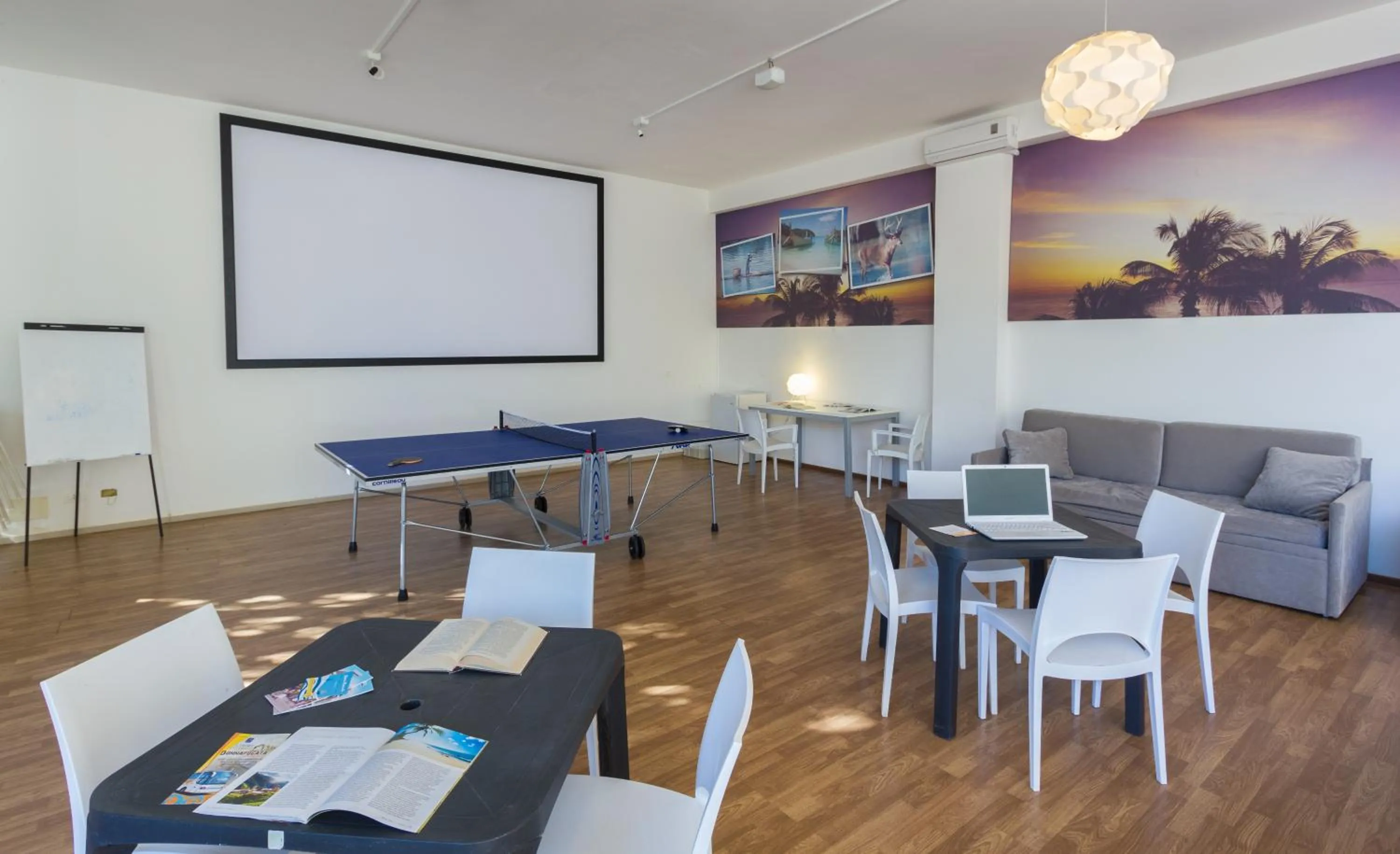 Communal lounge/ TV room in Kamena Residence