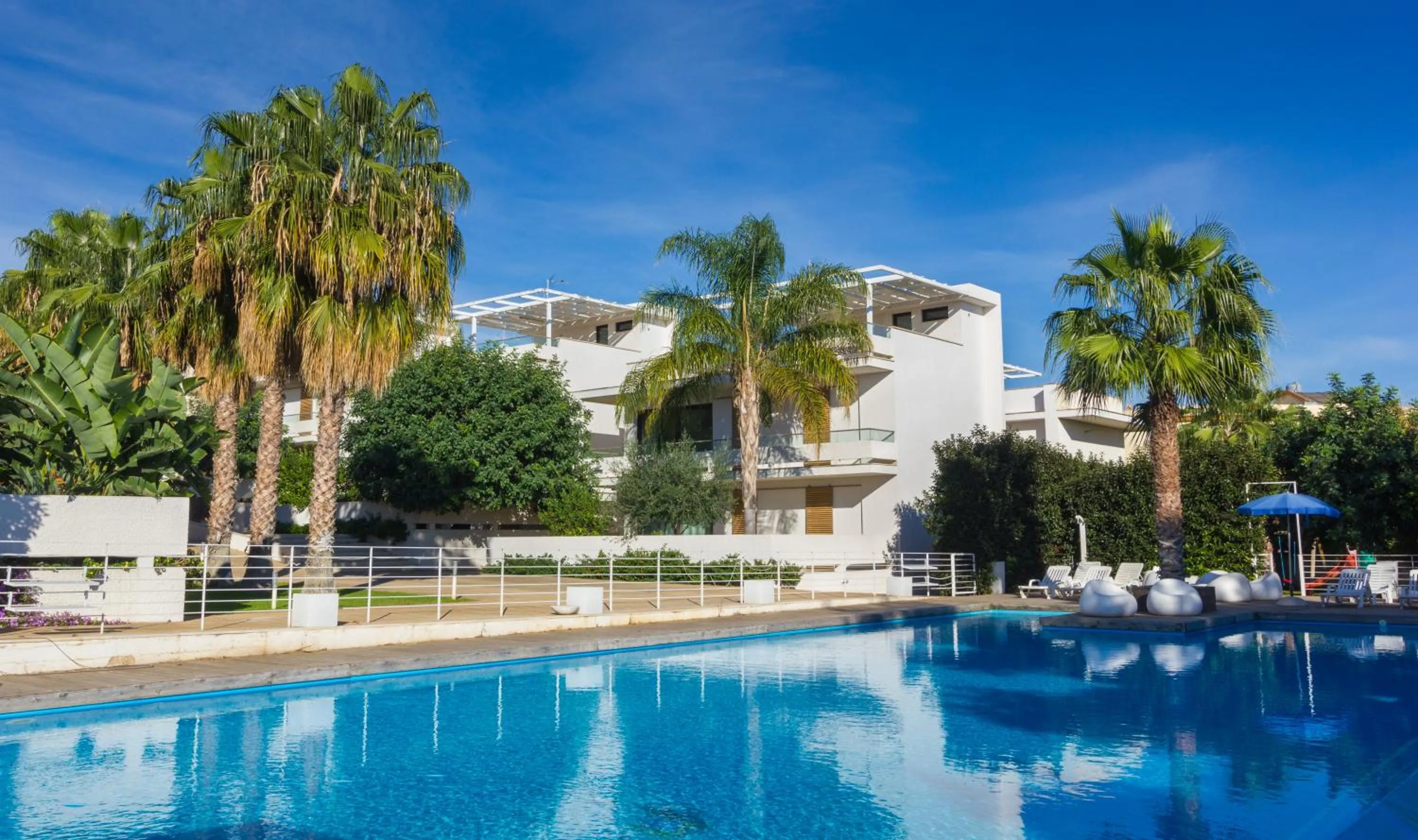 Swimming pool in Kamena Residence