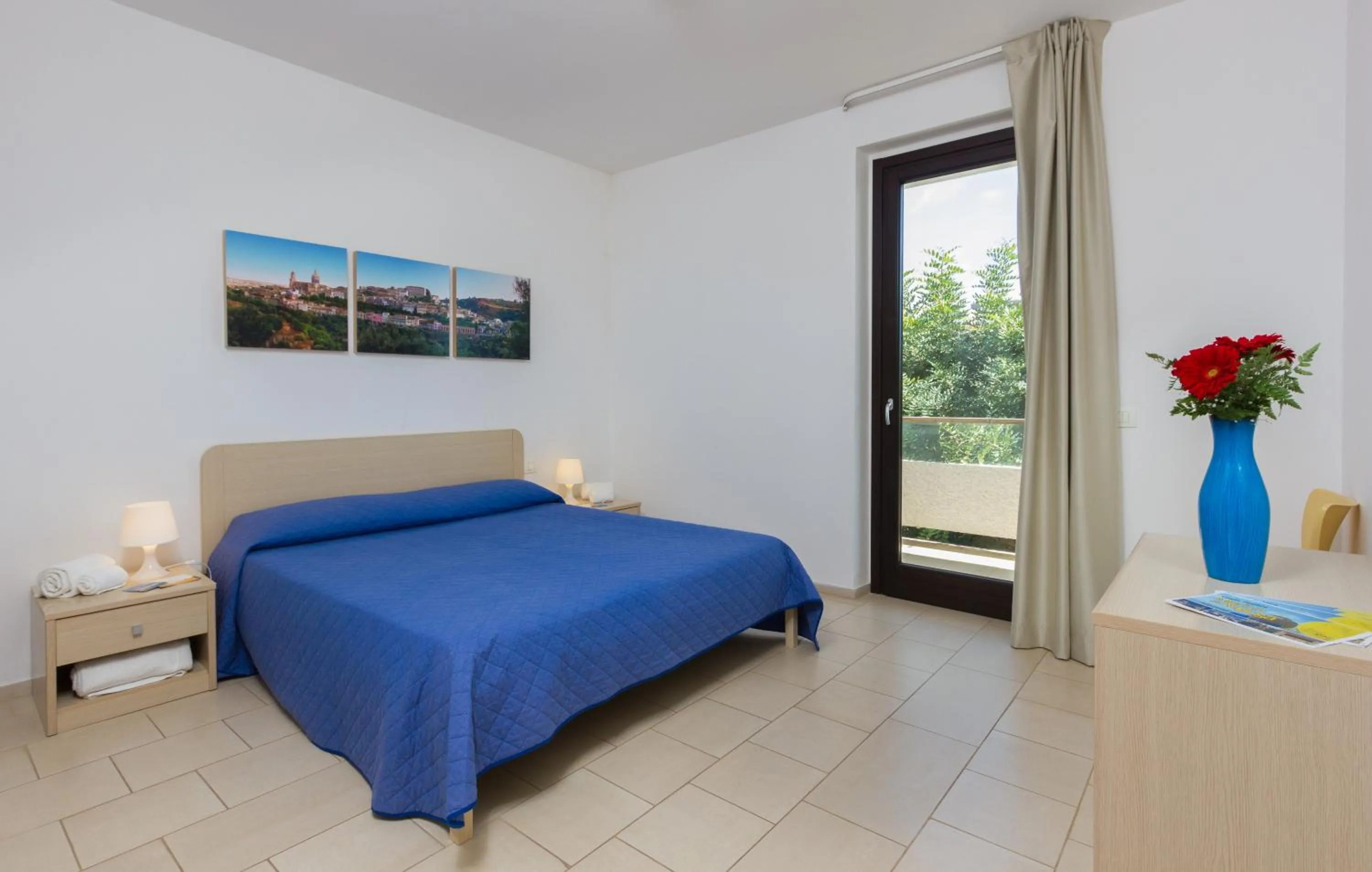 Bed in Kamena Residence