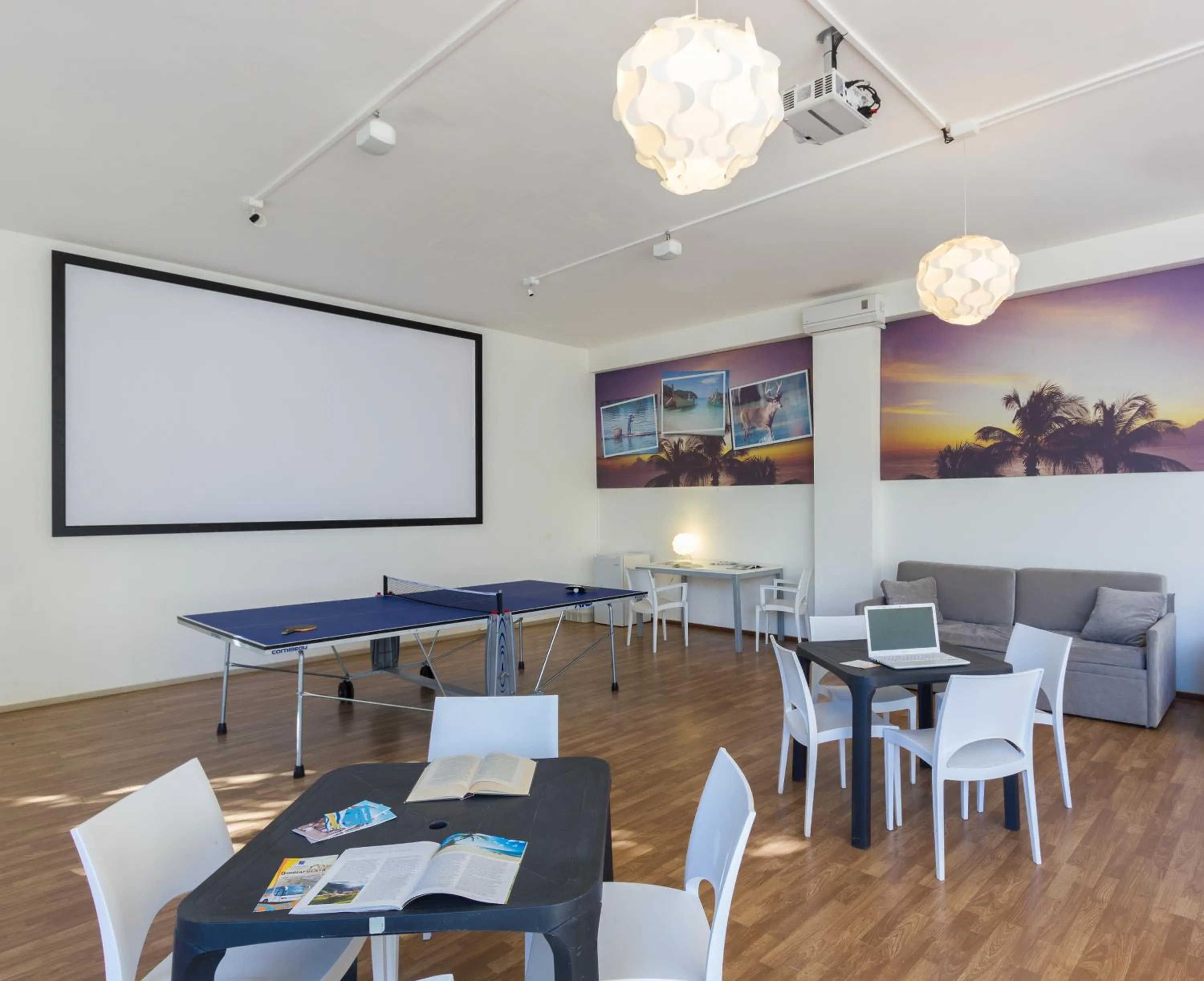 Communal lounge/ TV room in Kamena Residence