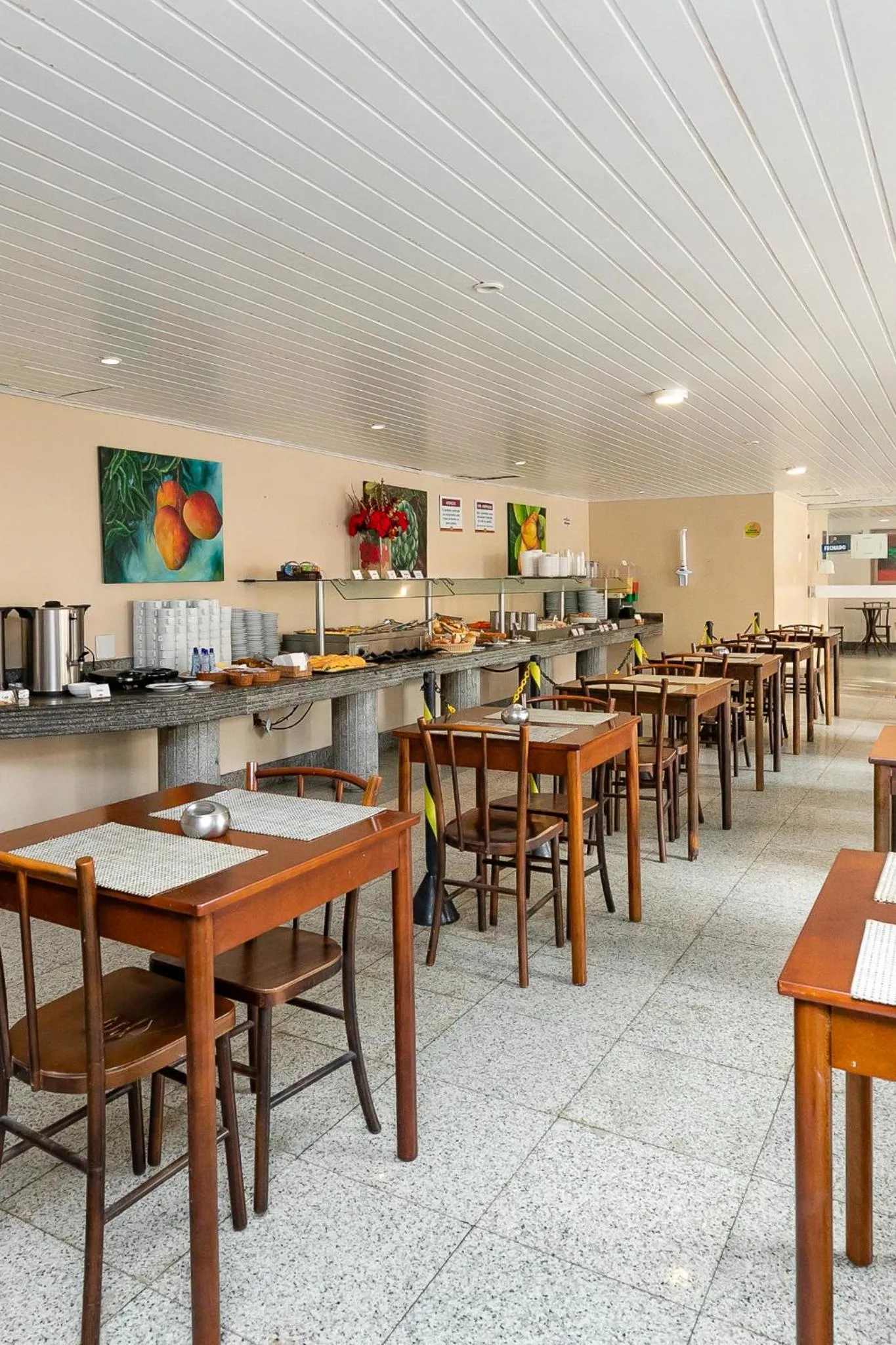 Restaurant/places to eat in Yak Beach Hotel Natal