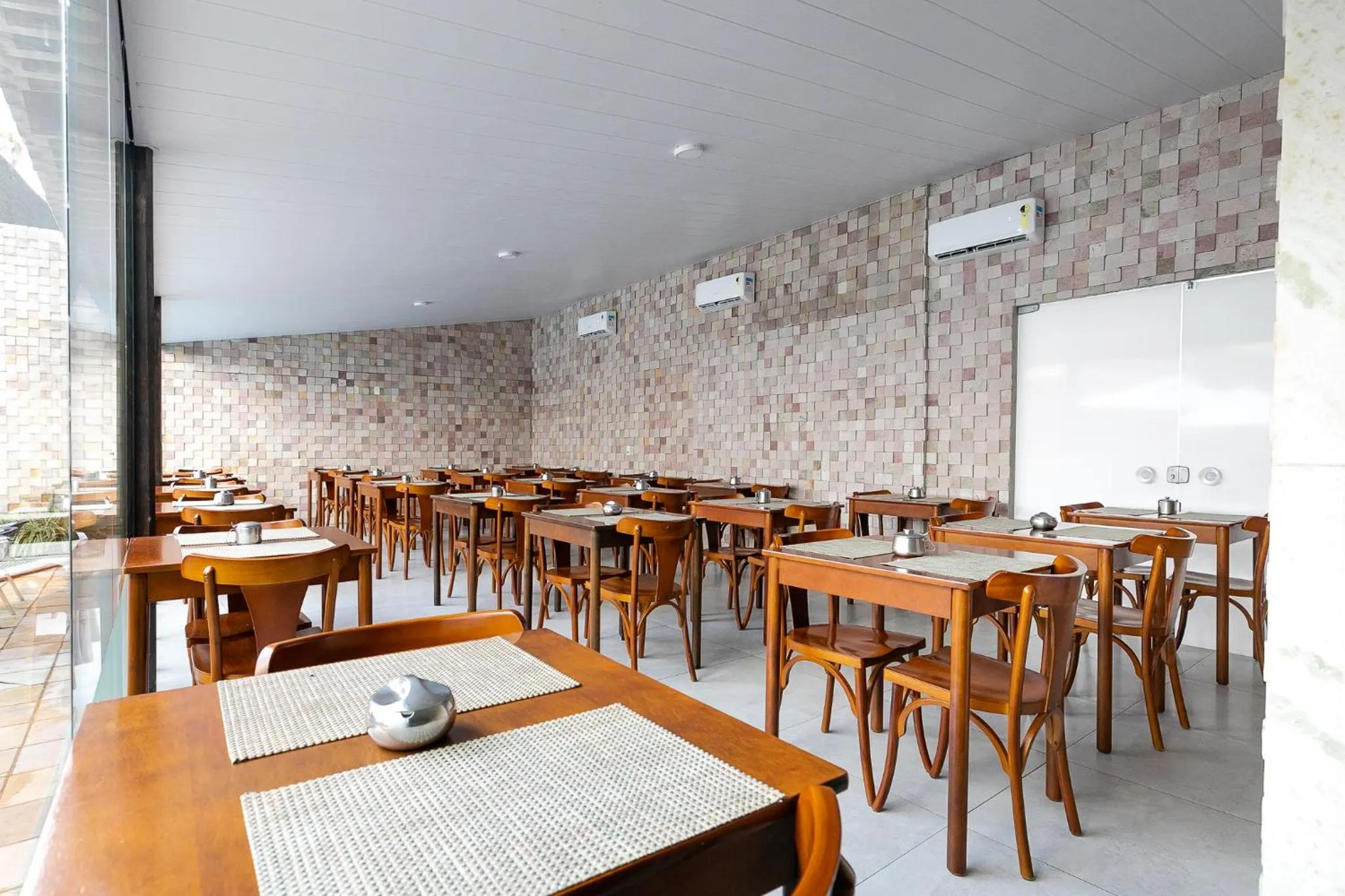 Restaurant/places to eat in Yak Beach Hotel Natal