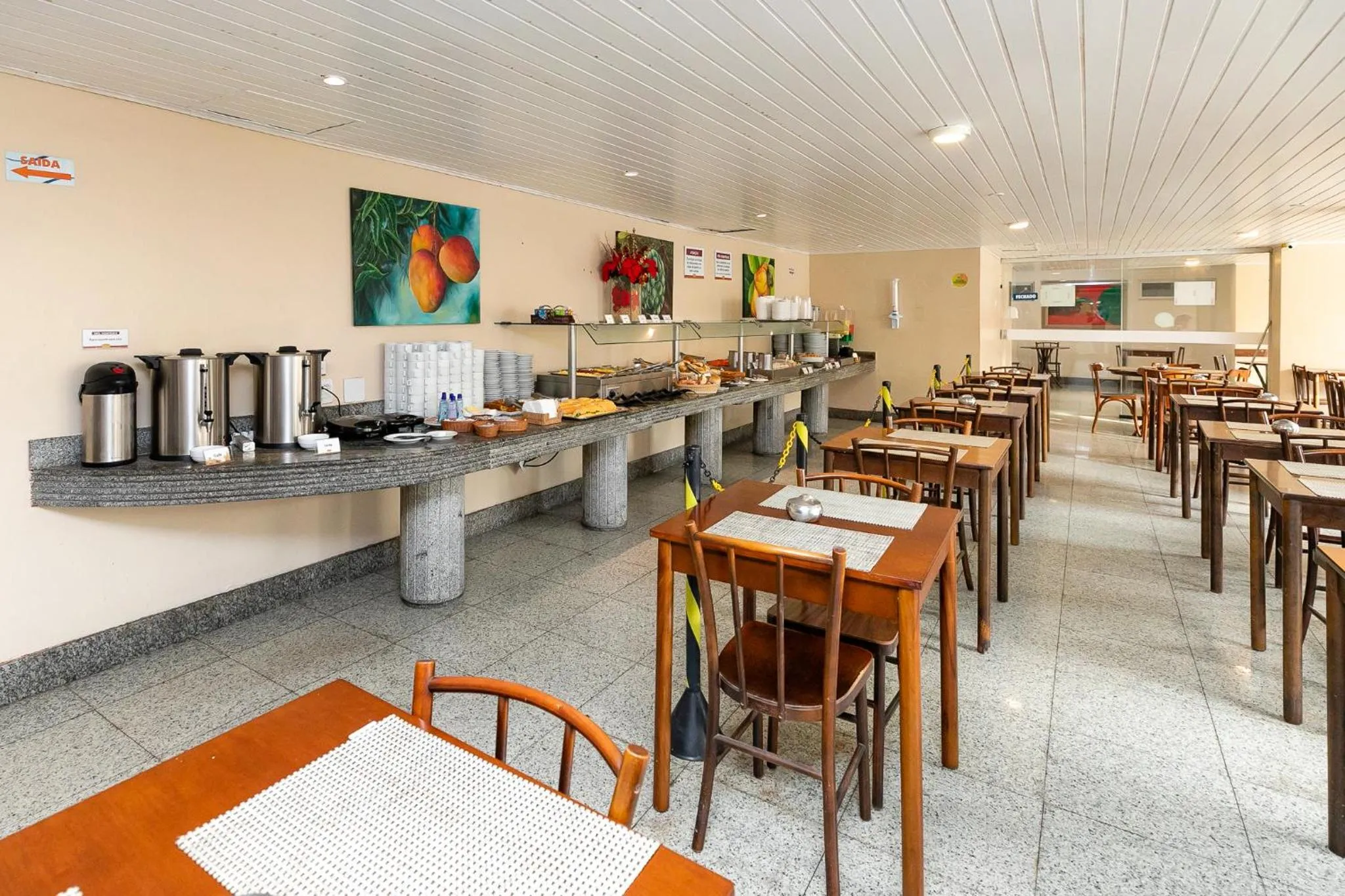 Restaurant/places to eat in Yak Beach Hotel Natal