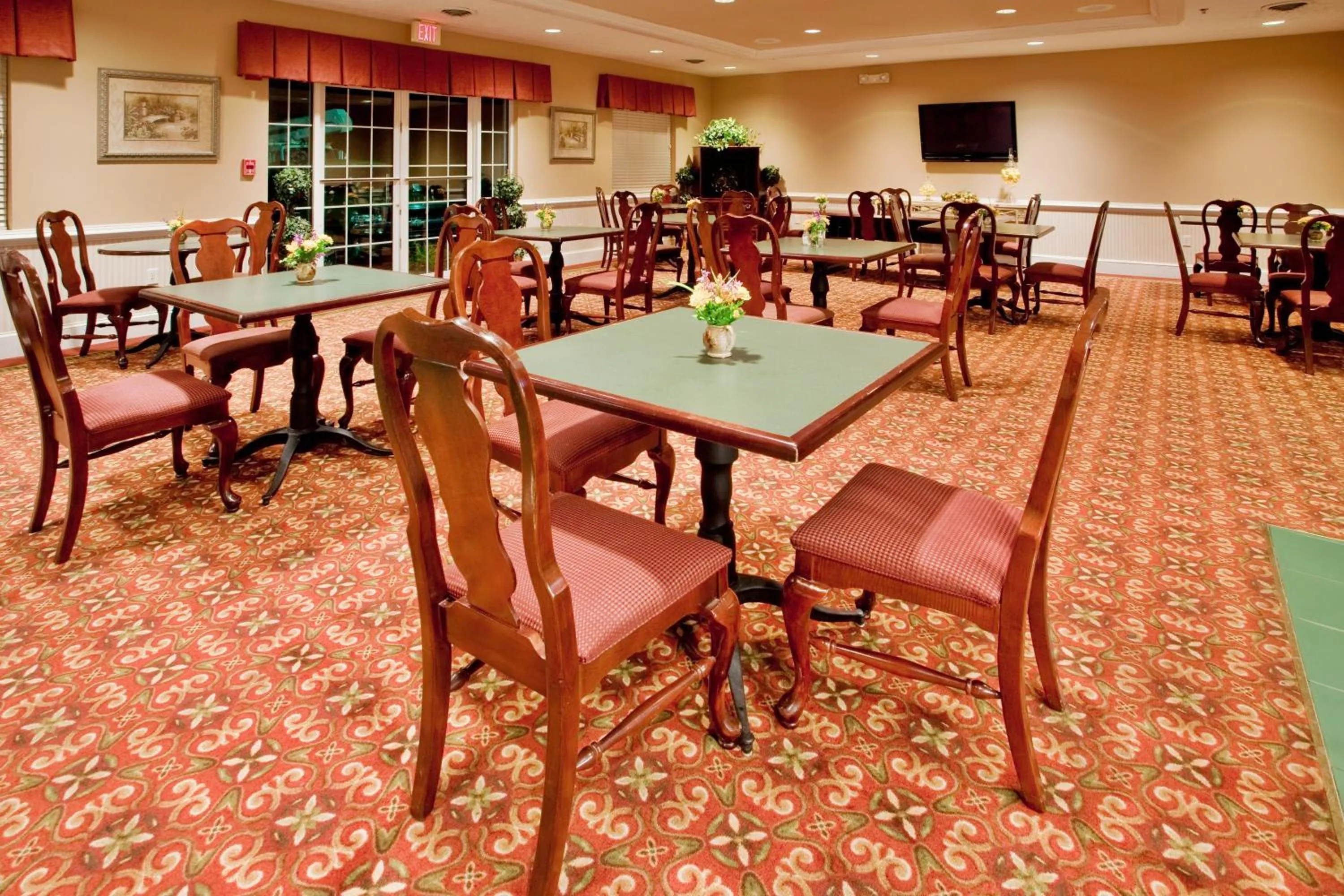 Dining area in Quality Inn Kilmarnock