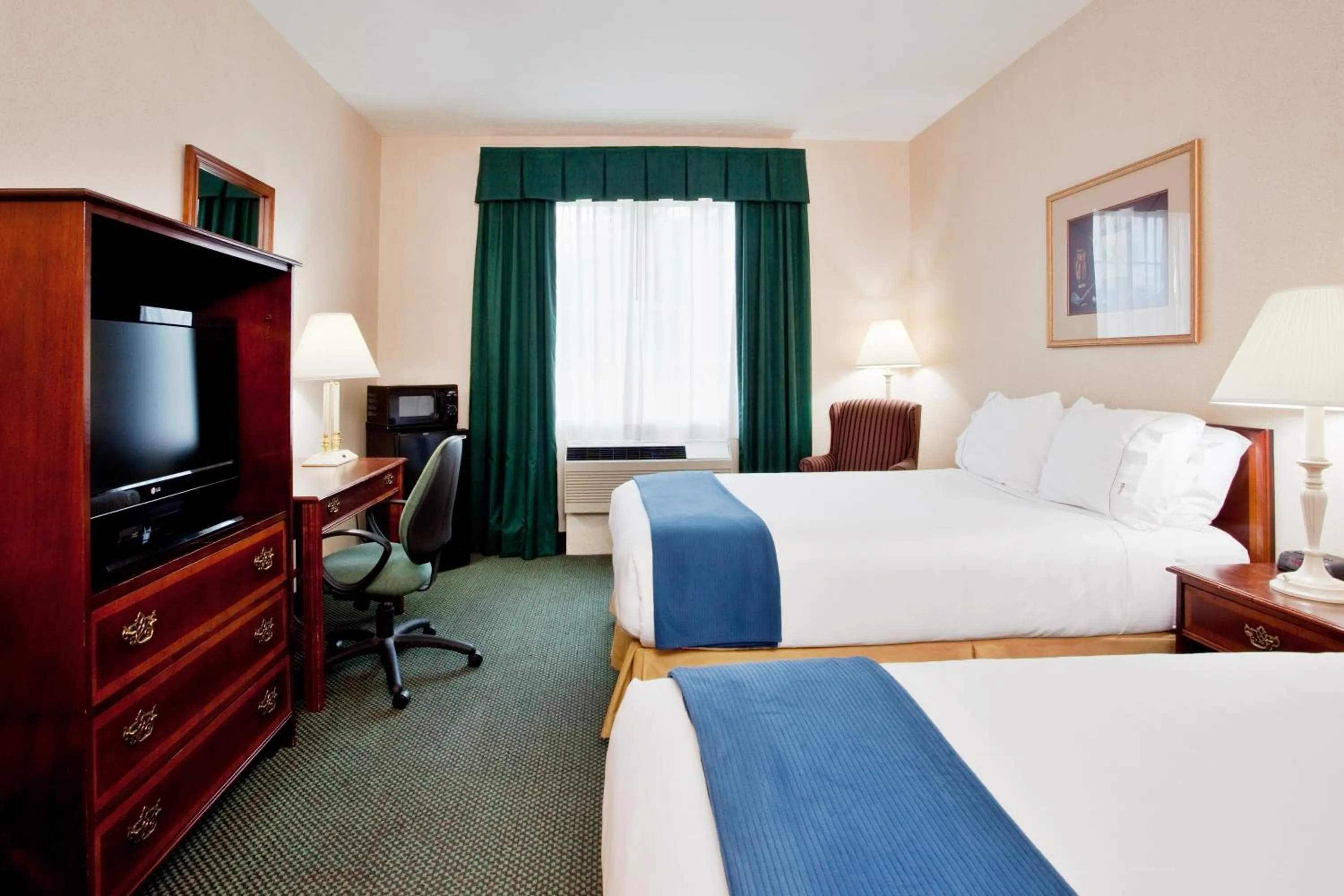 Bed in Quality Inn Kilmarnock