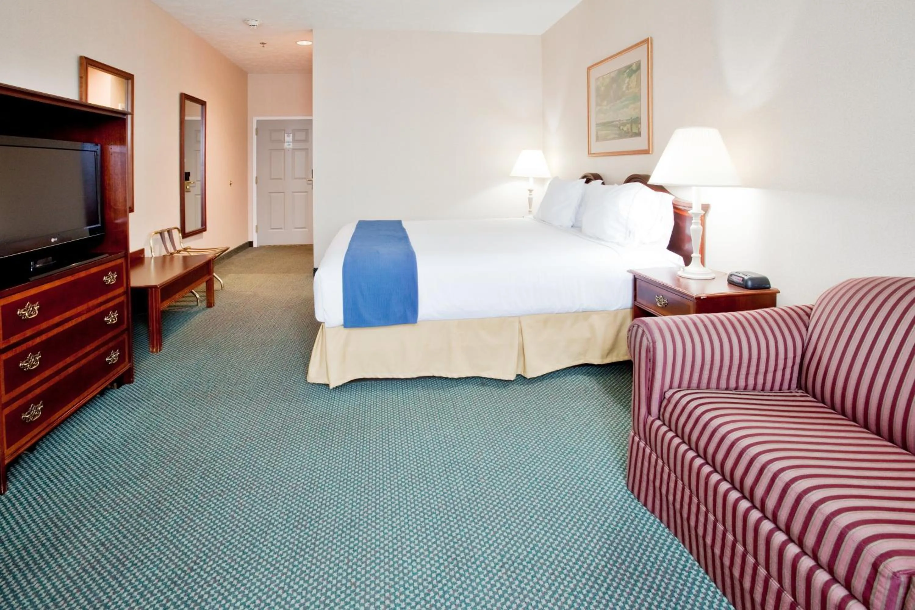 Photo of the whole room, Bed in Quality Inn Kilmarnock