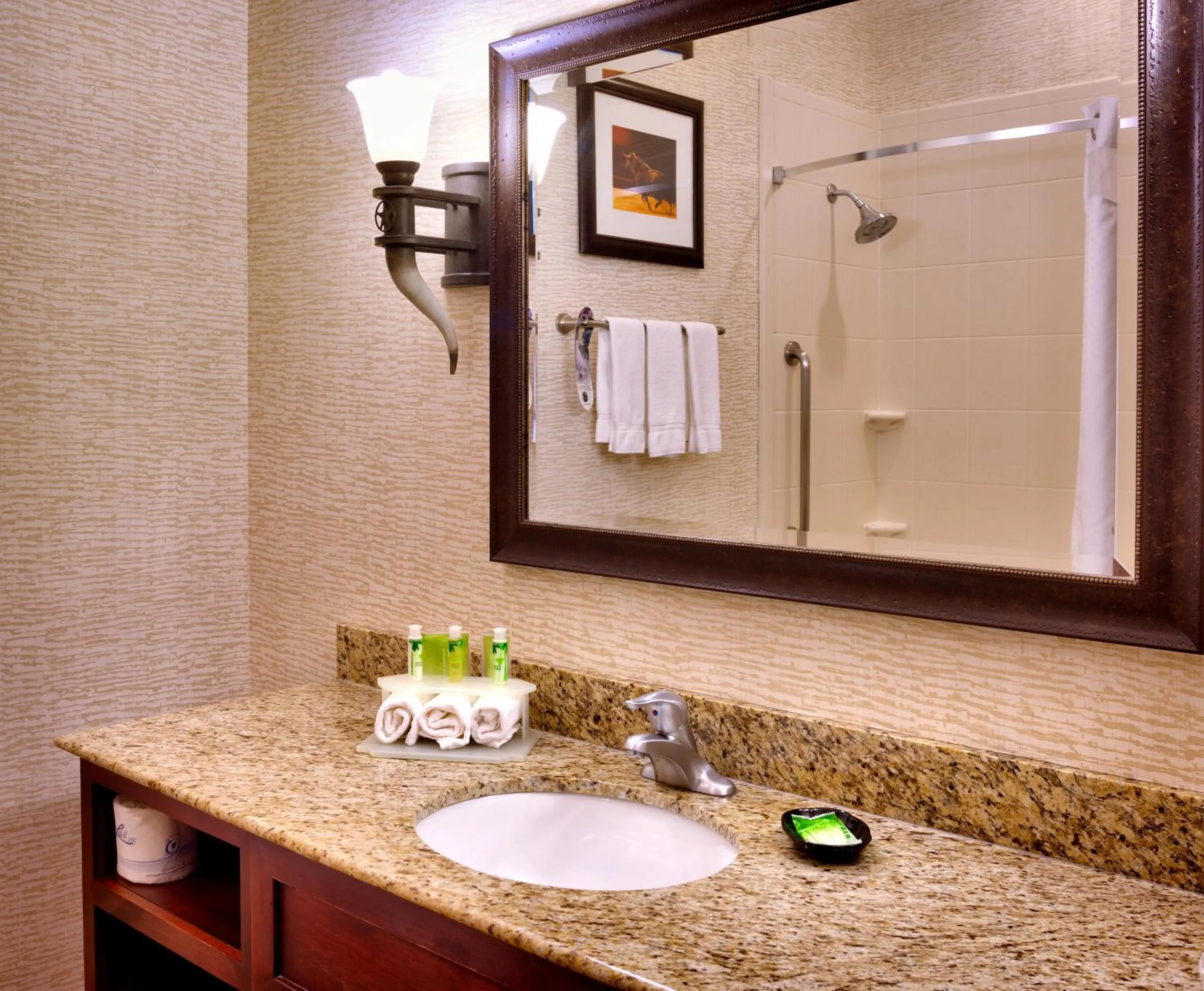 Queen Room with Two Queen Beds - Mobility Access Tub/Non-Smoking in Holiday Inn Express & Suites Kanab by IHG