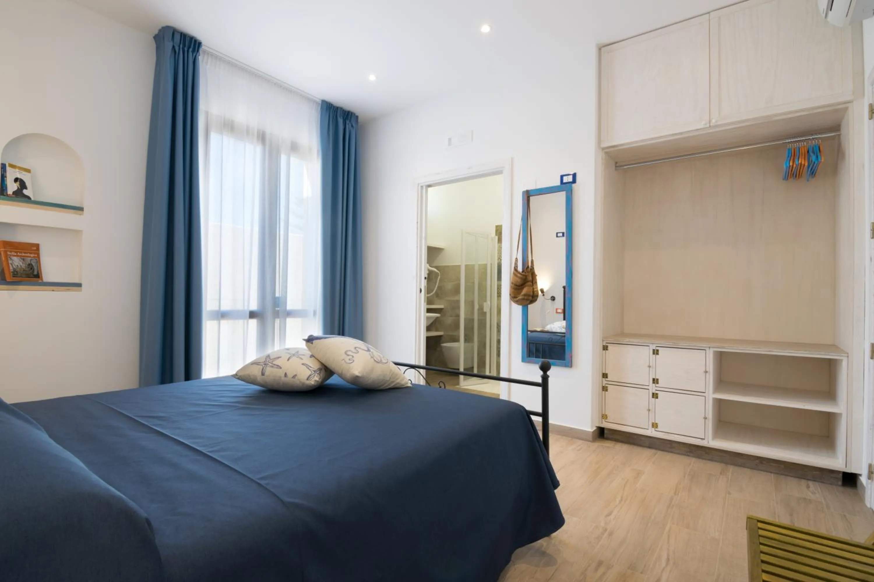 Photo of the whole room, Bed in Timbuktu Hostel