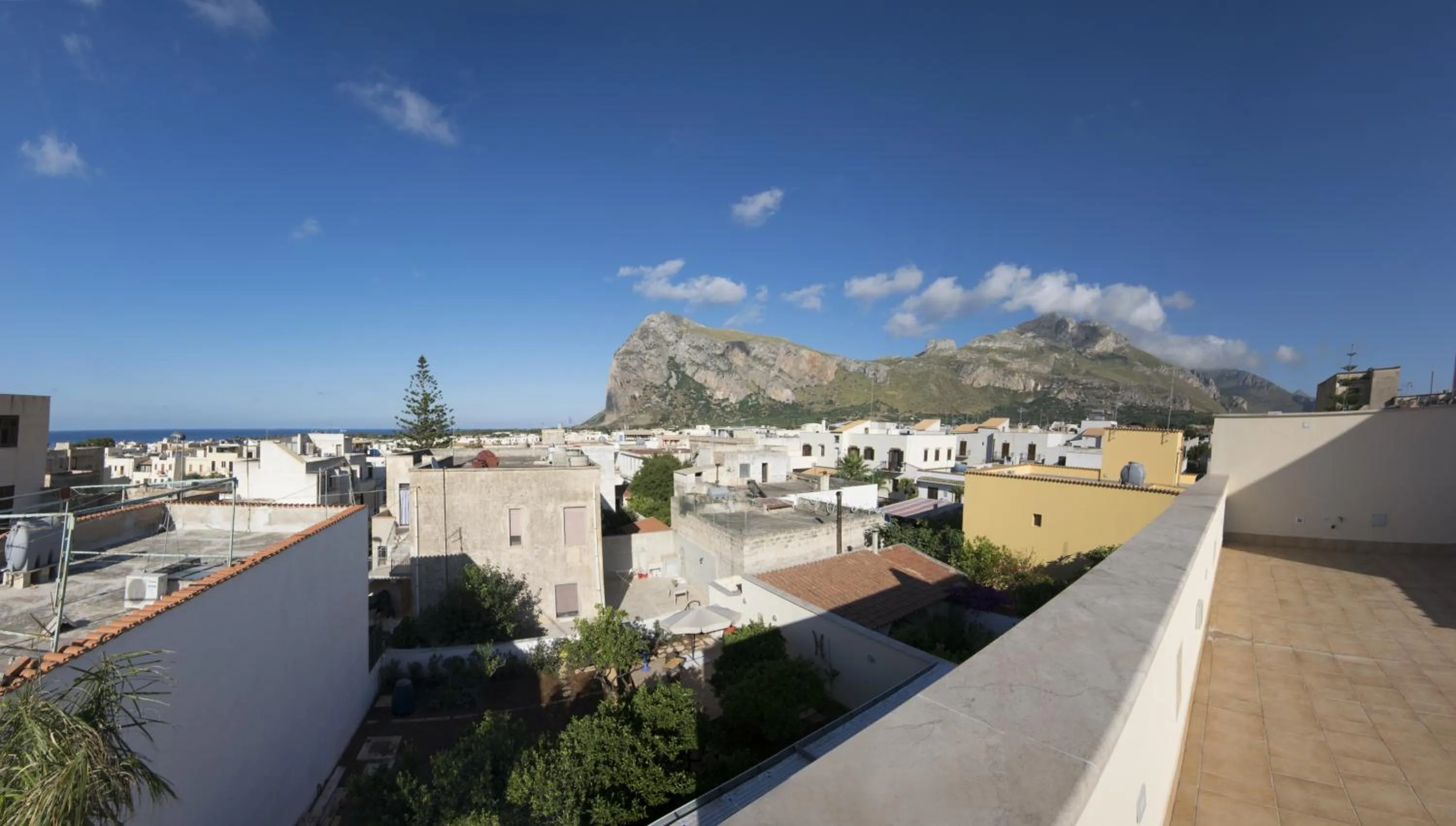Property building in Timbuktu Hostel