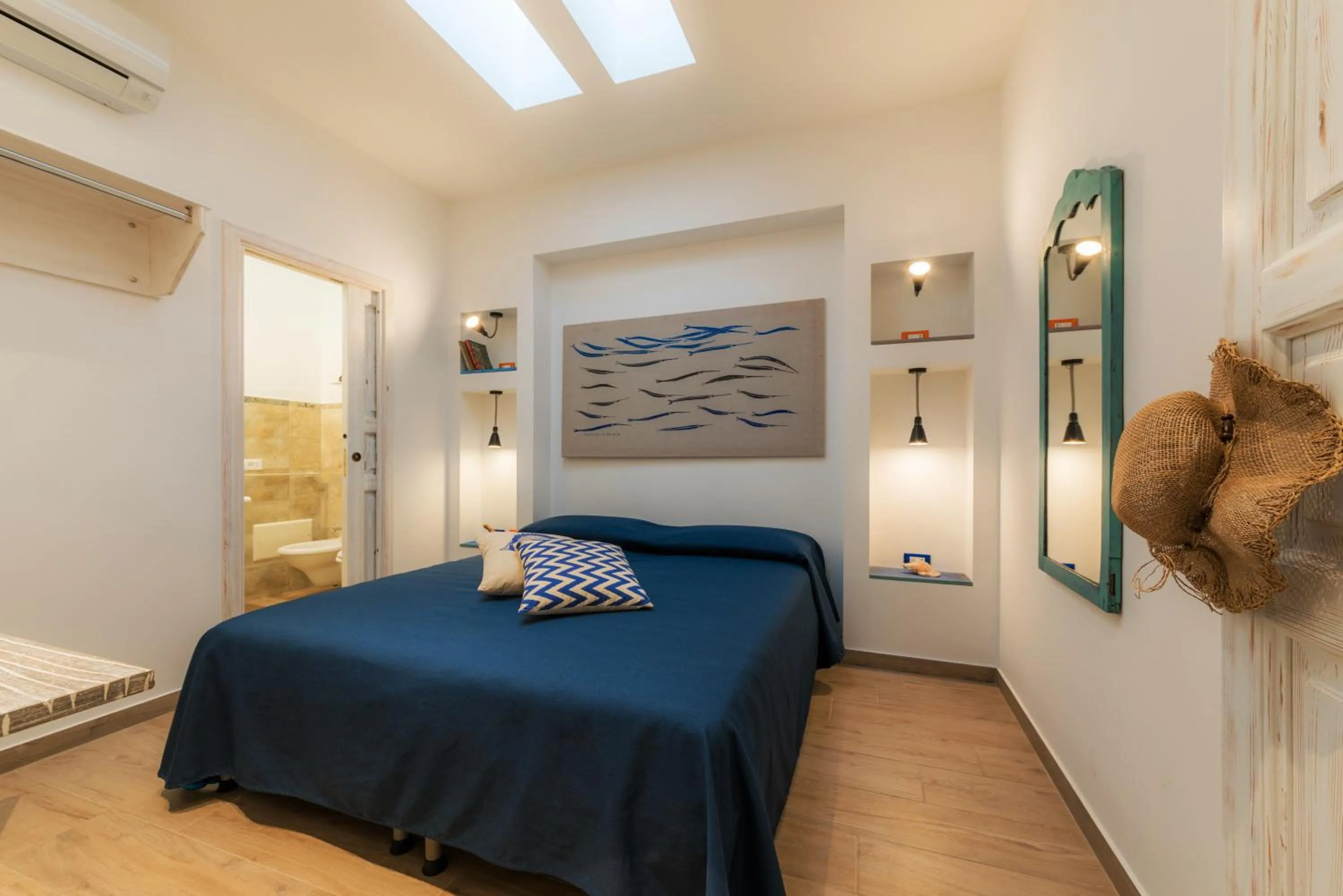 Photo of the whole room, Bed in Timbuktu Hostel