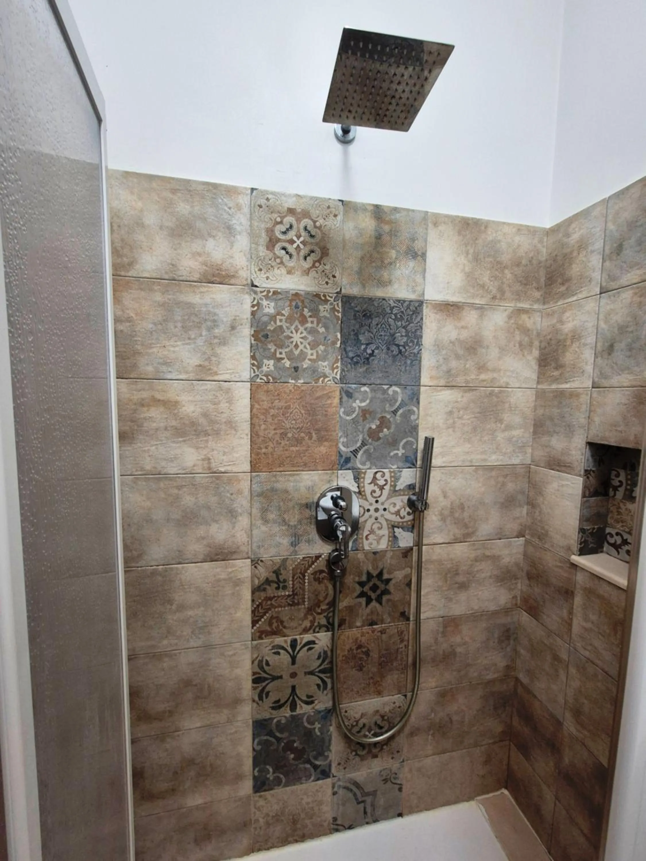 Shower in Timbuktu Hostel