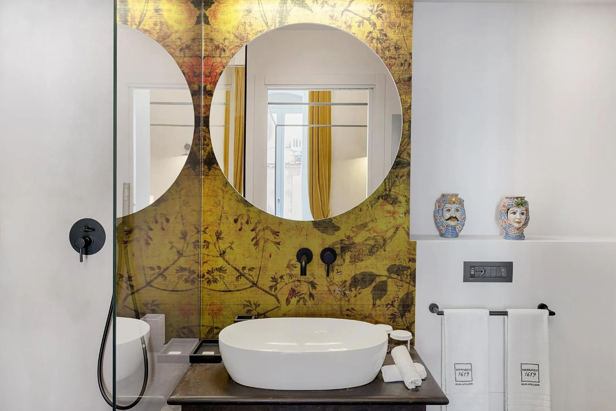 Bathroom in Relais Antica Badia - San Maurizio 1619