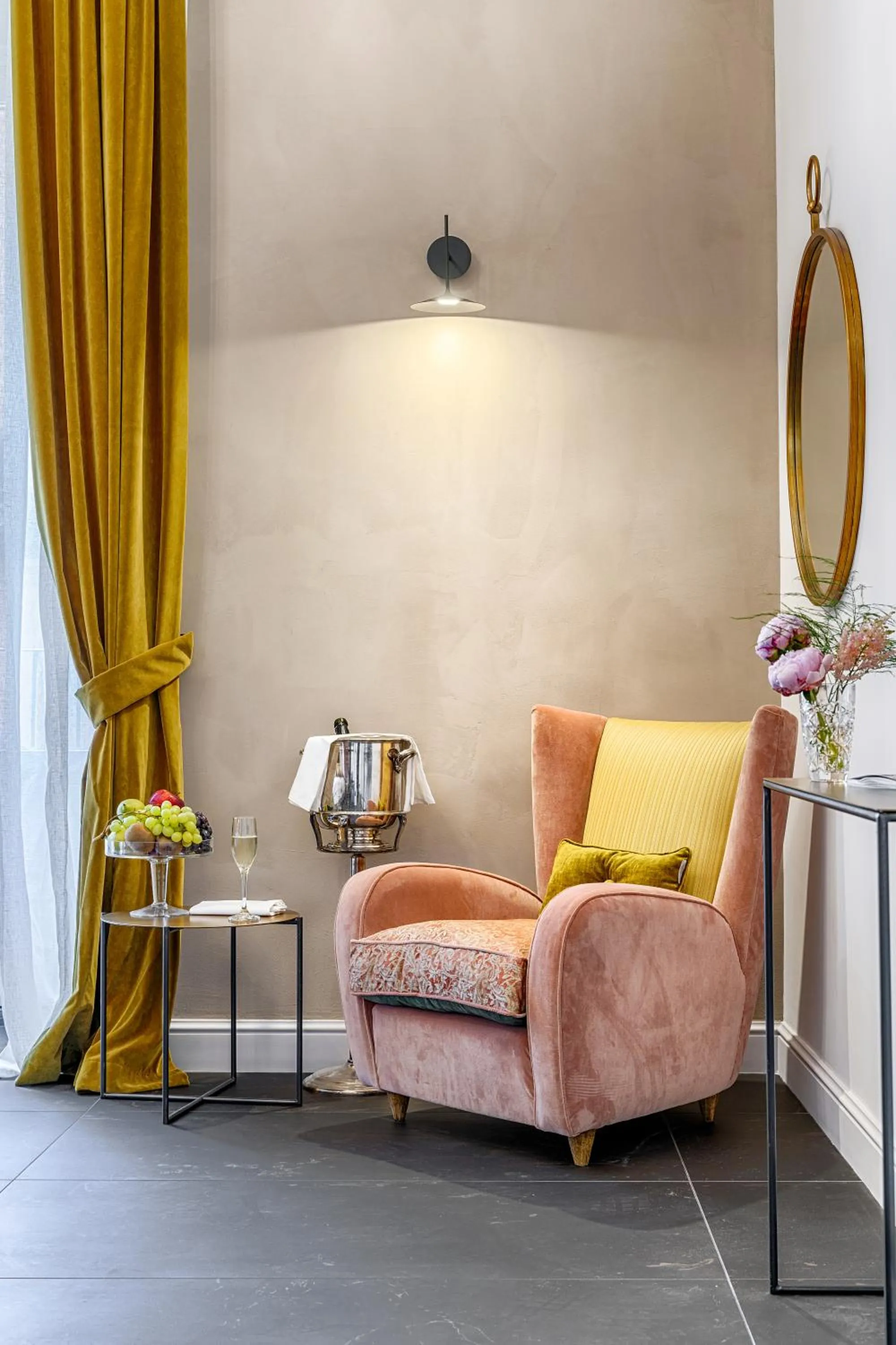 Decorative detail in Relais Antica Badia - San Maurizio 1619