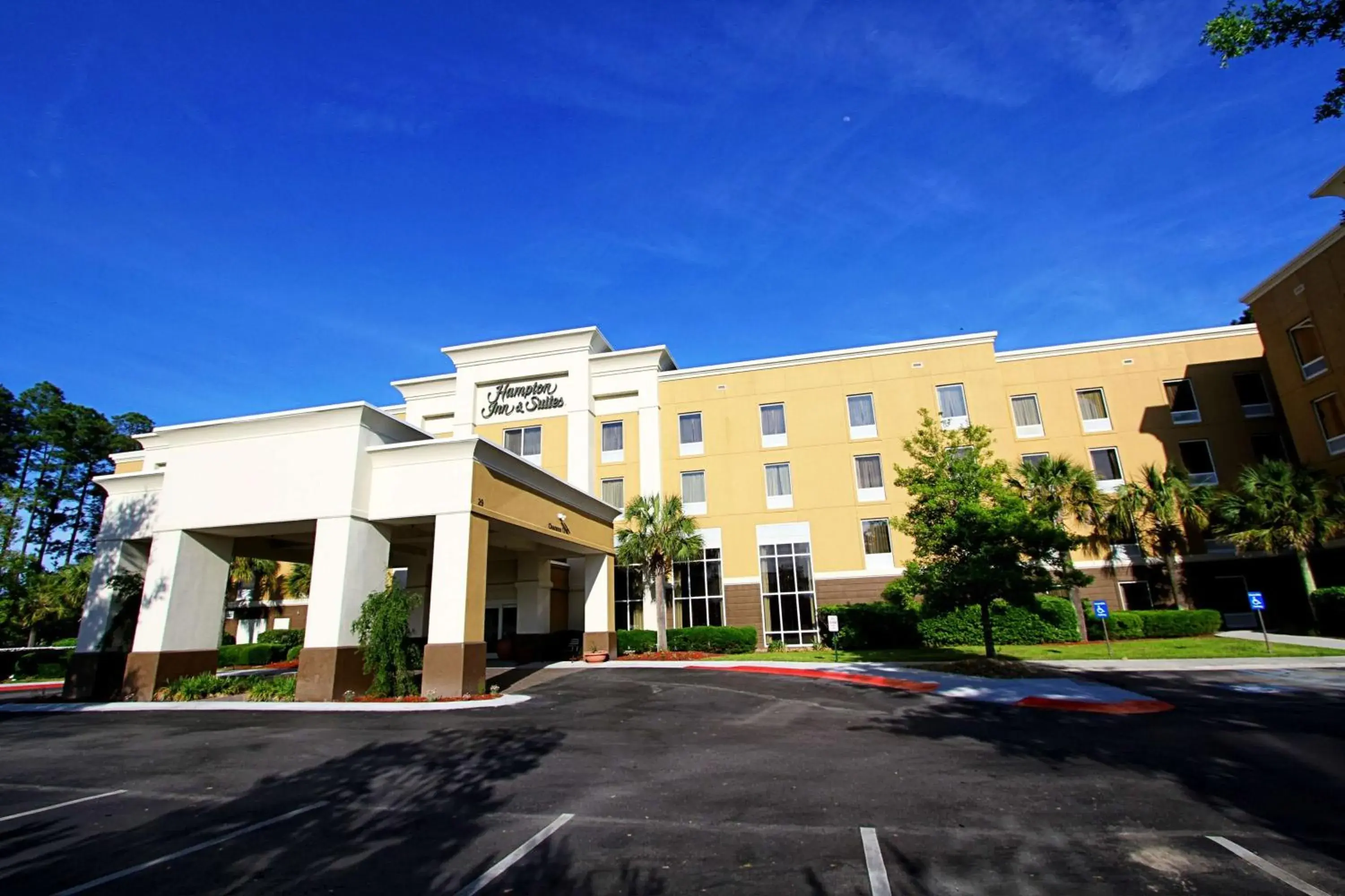 Property building in Hampton Inn & Suites Bluffton-Sun City Property building in Hampton Inn & Suites Bluffton-Sun City