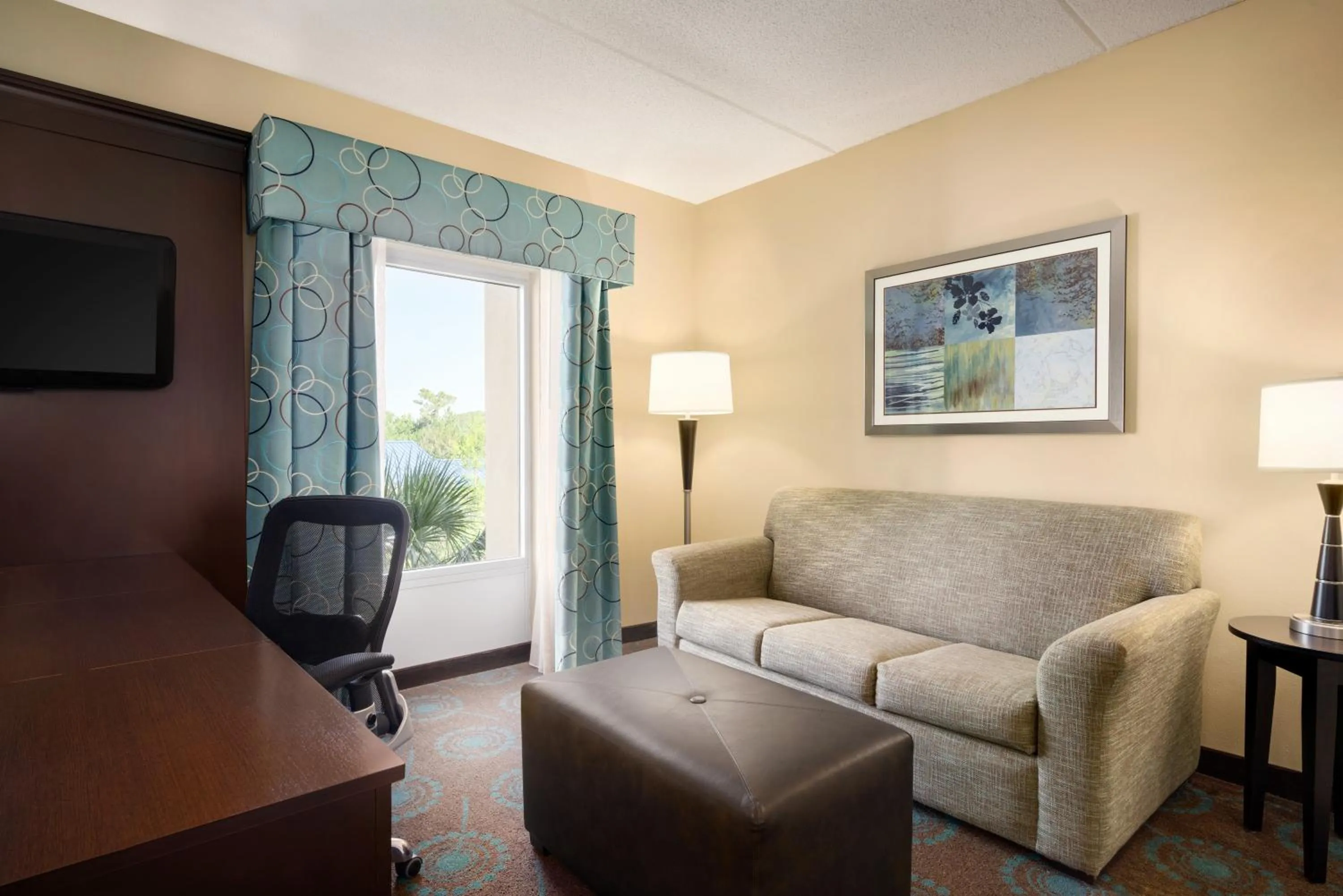 Bed in Hampton Inn & Suites Bluffton-Sun City