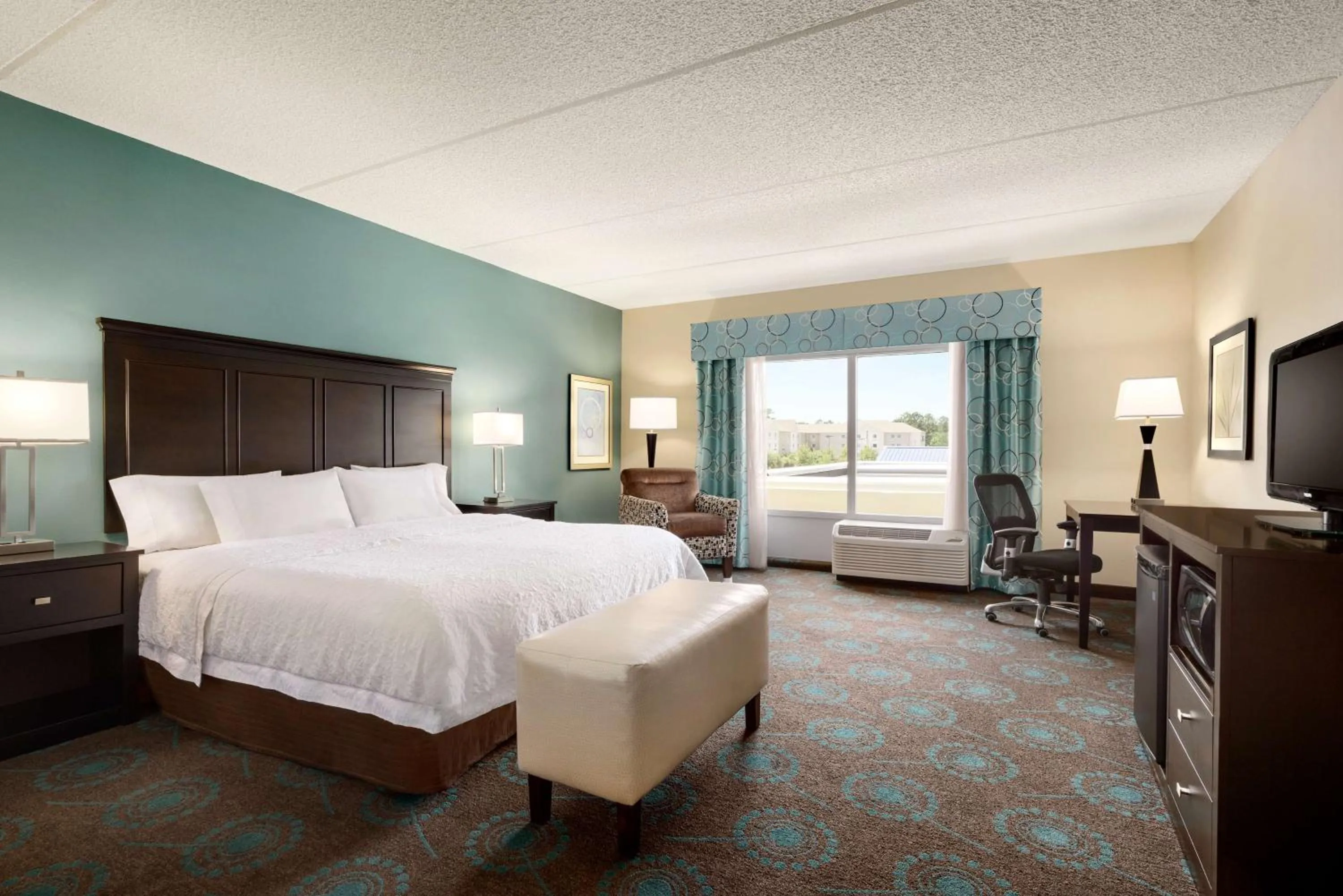 Bed in Hampton Inn & Suites Bluffton-Sun City