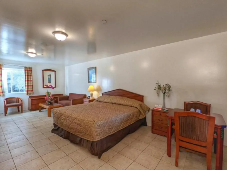Bed in Americas Best Value Inn Oxnard-Port Hueneme