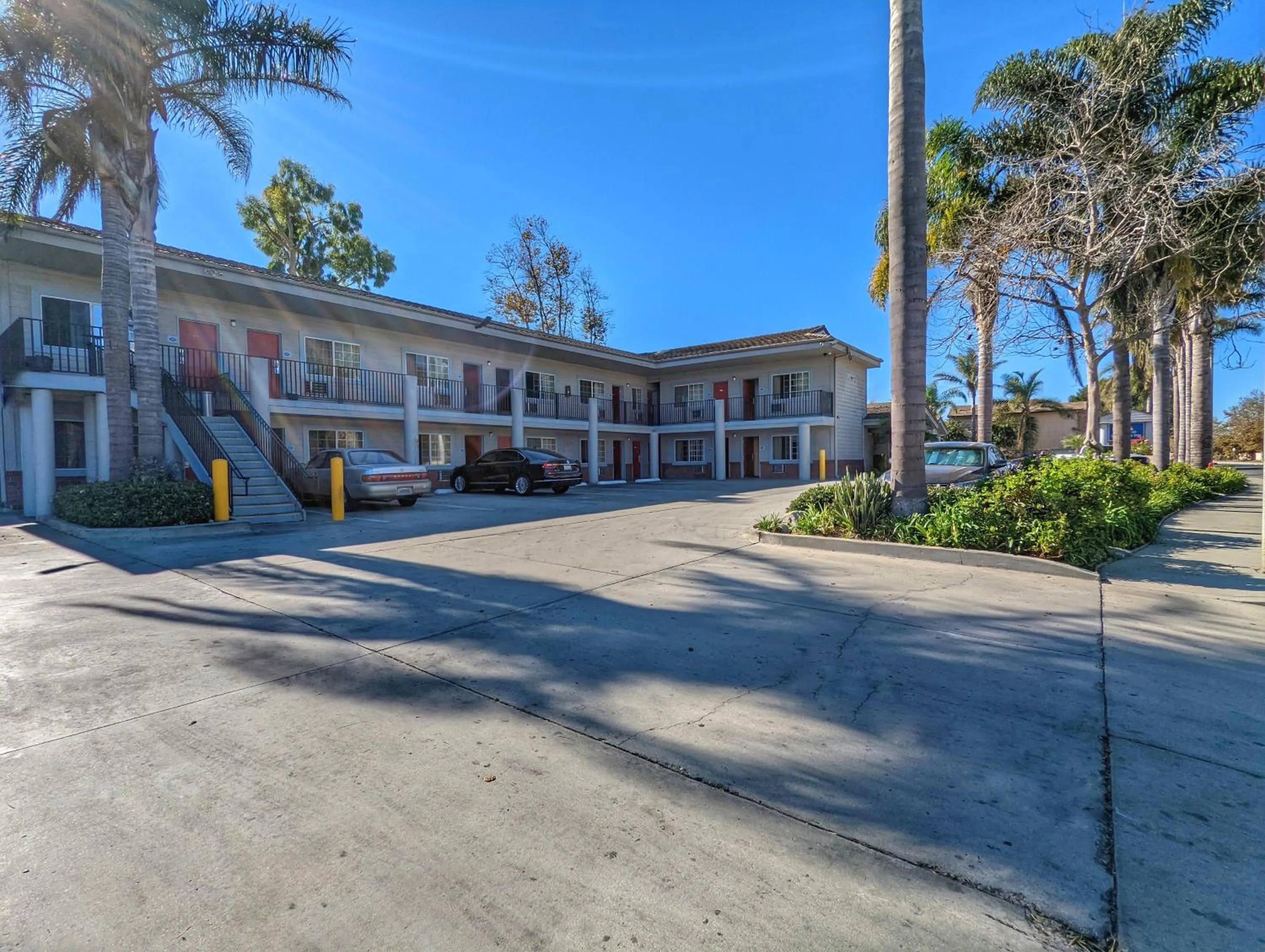 Property building in Americas Best Value Inn Oxnard-Port Hueneme