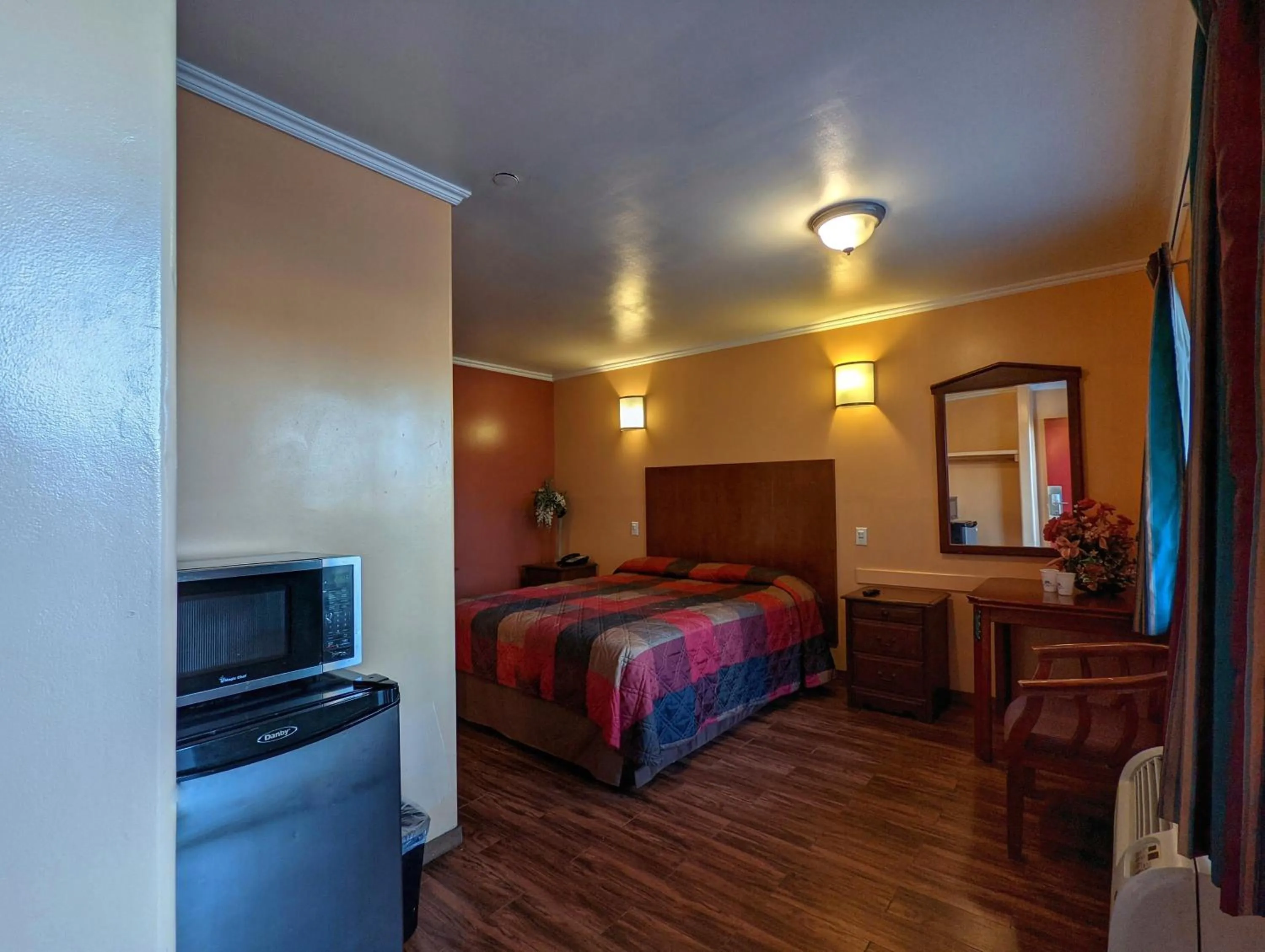 Bed in Americas Best Value Inn Oxnard-Port Hueneme