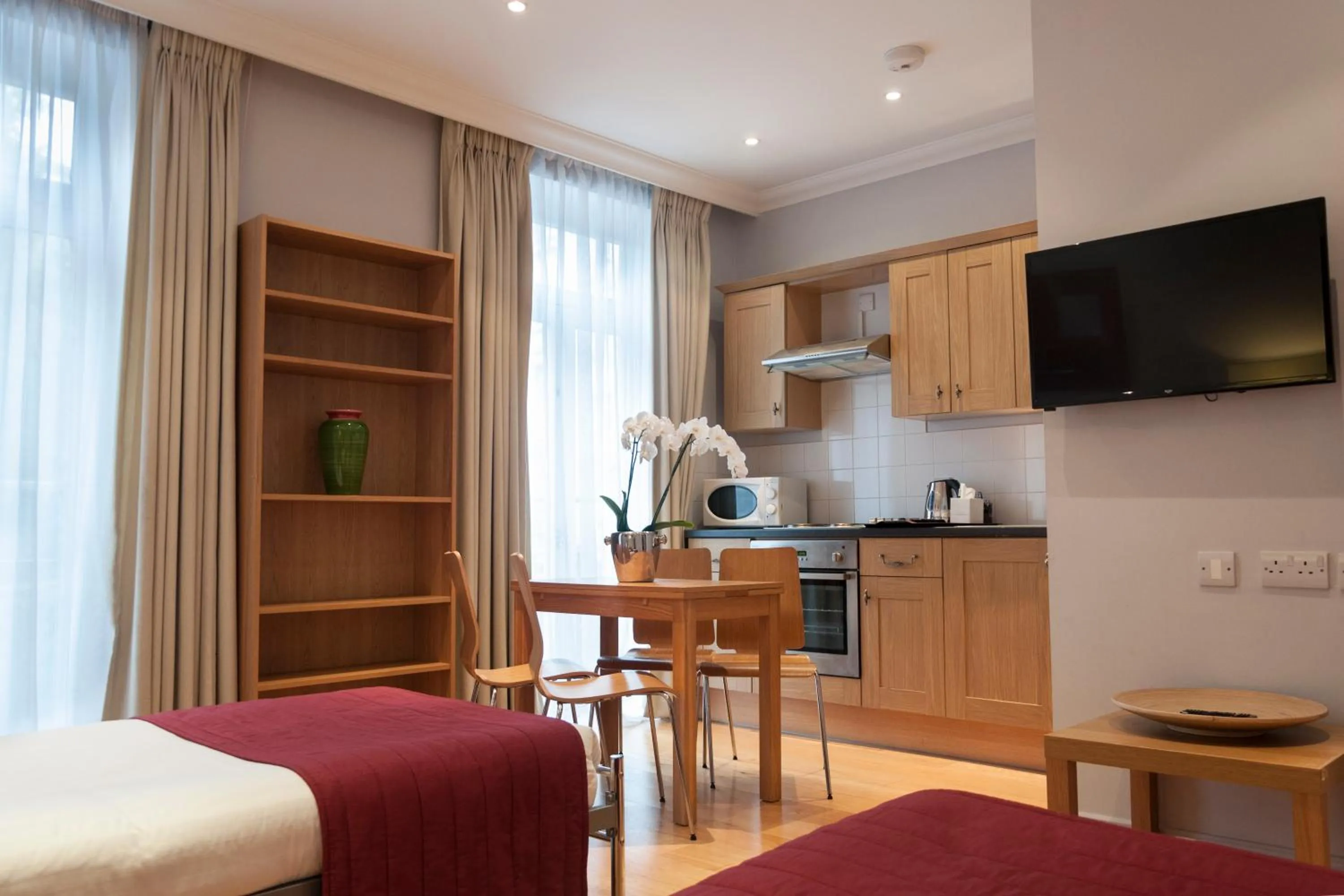 Bed in 12 London Street Apartments