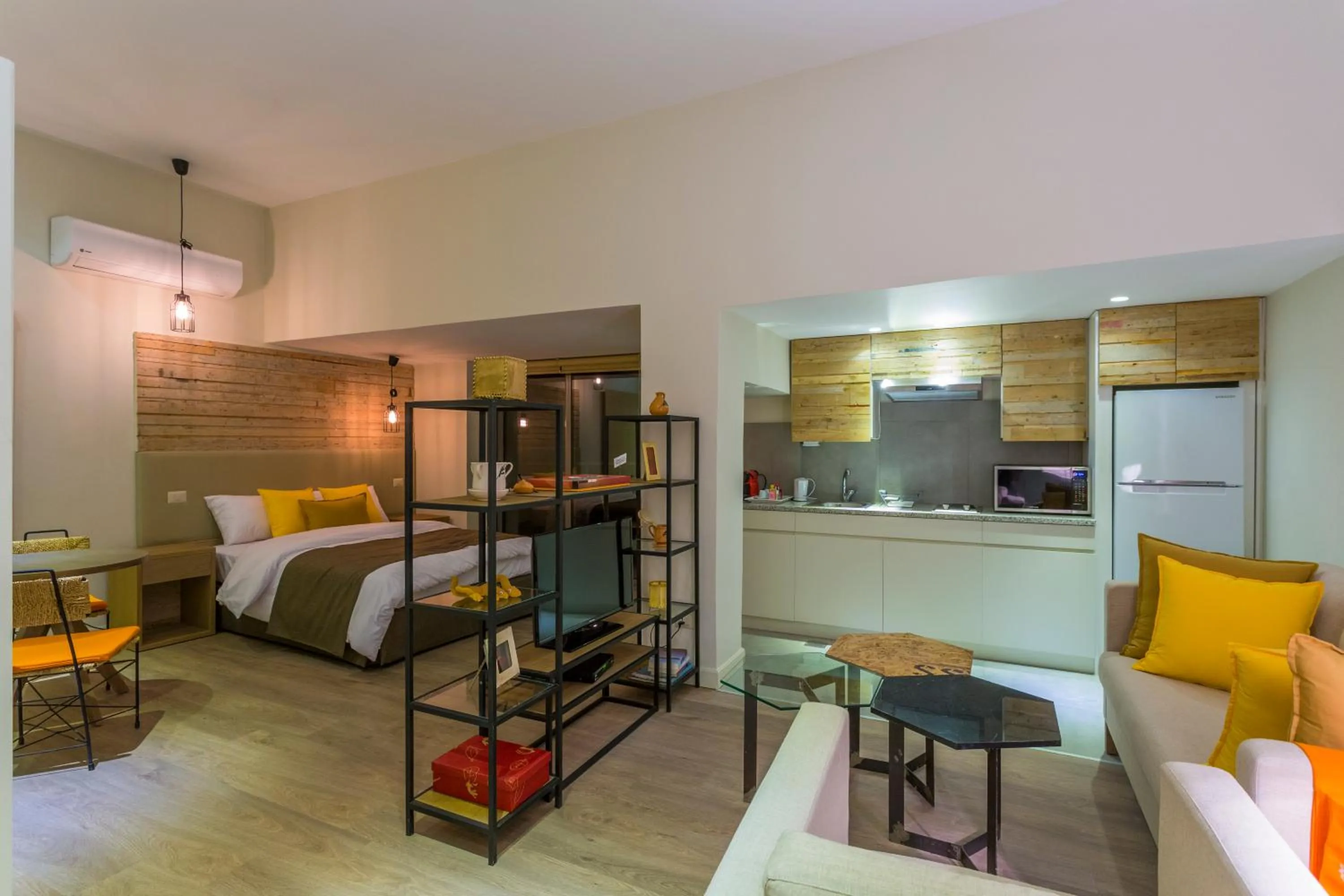 Photo of the whole room in Wild Jordan Center