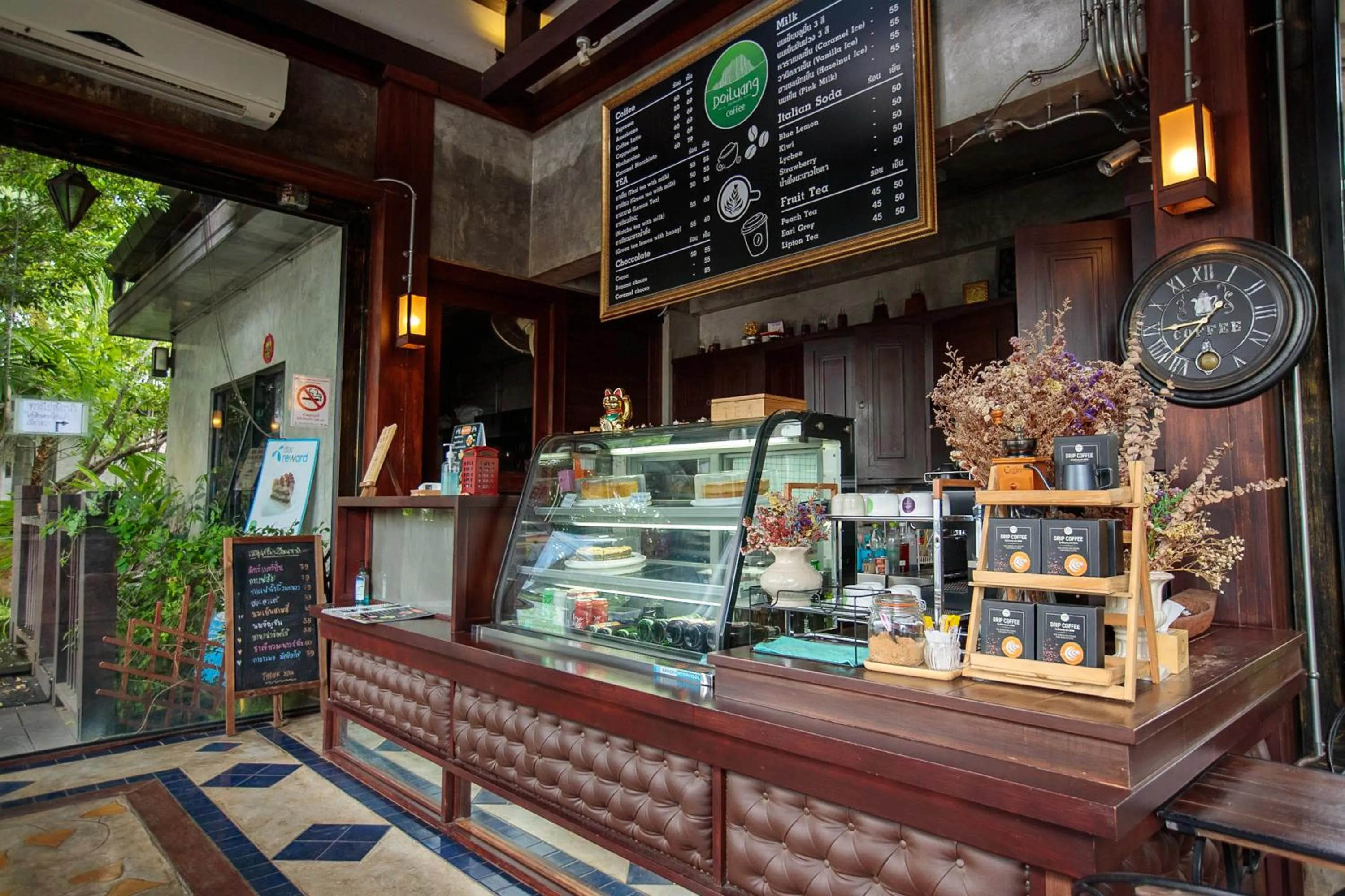 On-site shops in Huen Jao Ban Hotel