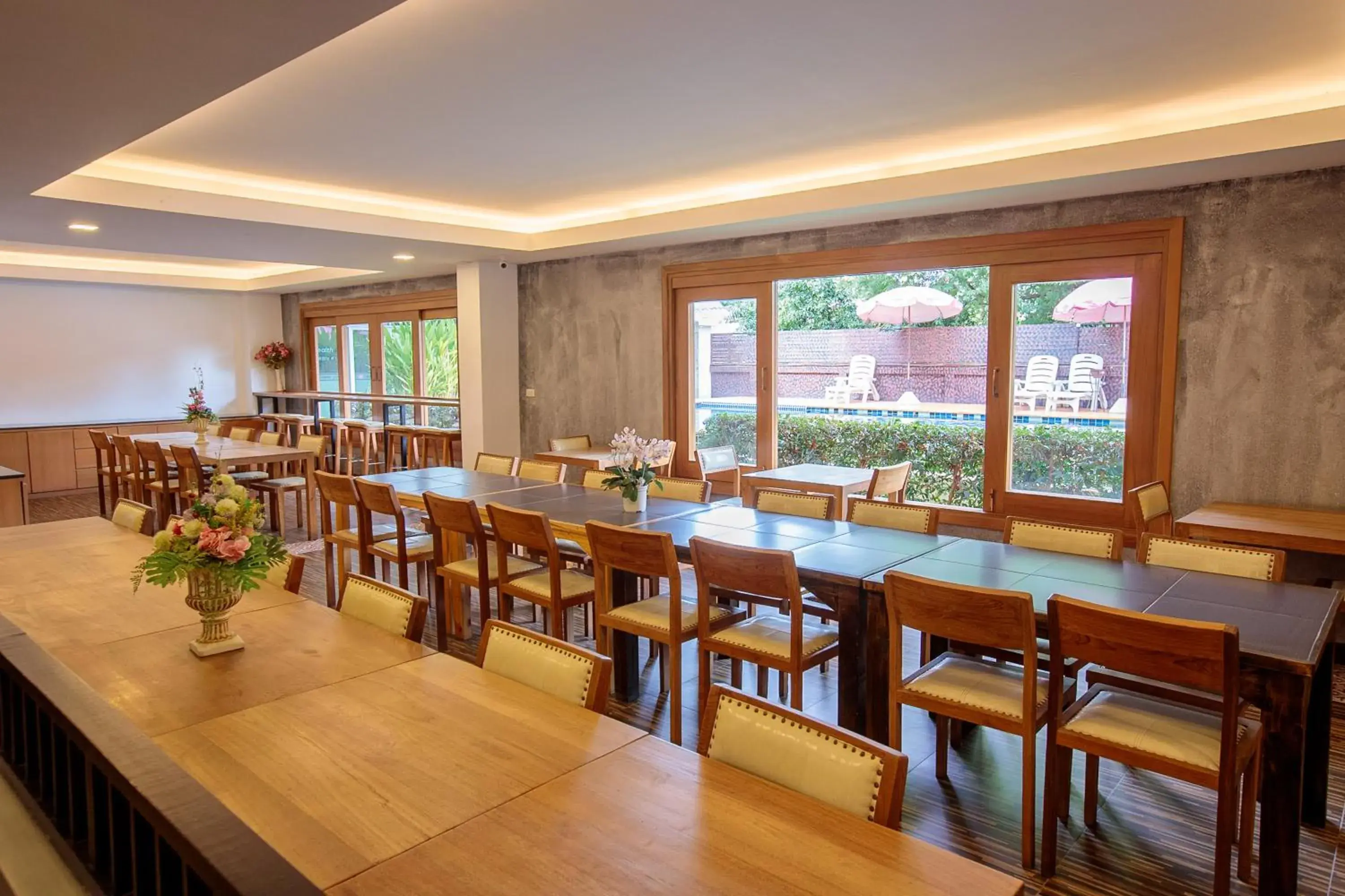 Restaurant/places to eat in Huen Jao Ban Hotel Restaurant/places to eat in Huen Jao Ban Hotel
