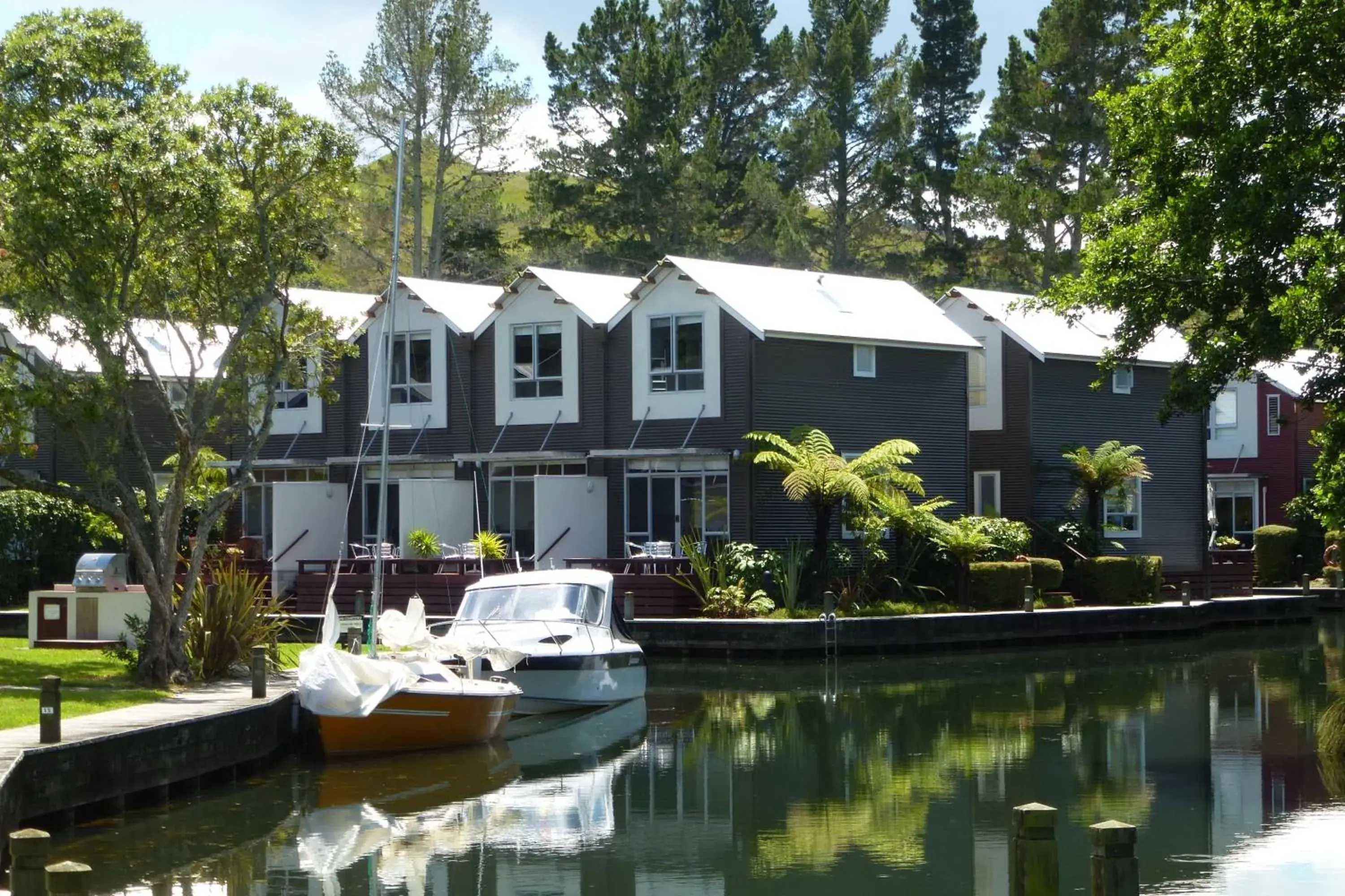 Facade/entrance in Ramada Resort By Wyndham Rotorua Marama Facade/entrance in Ramada Resort By Wyndham Rotorua Marama