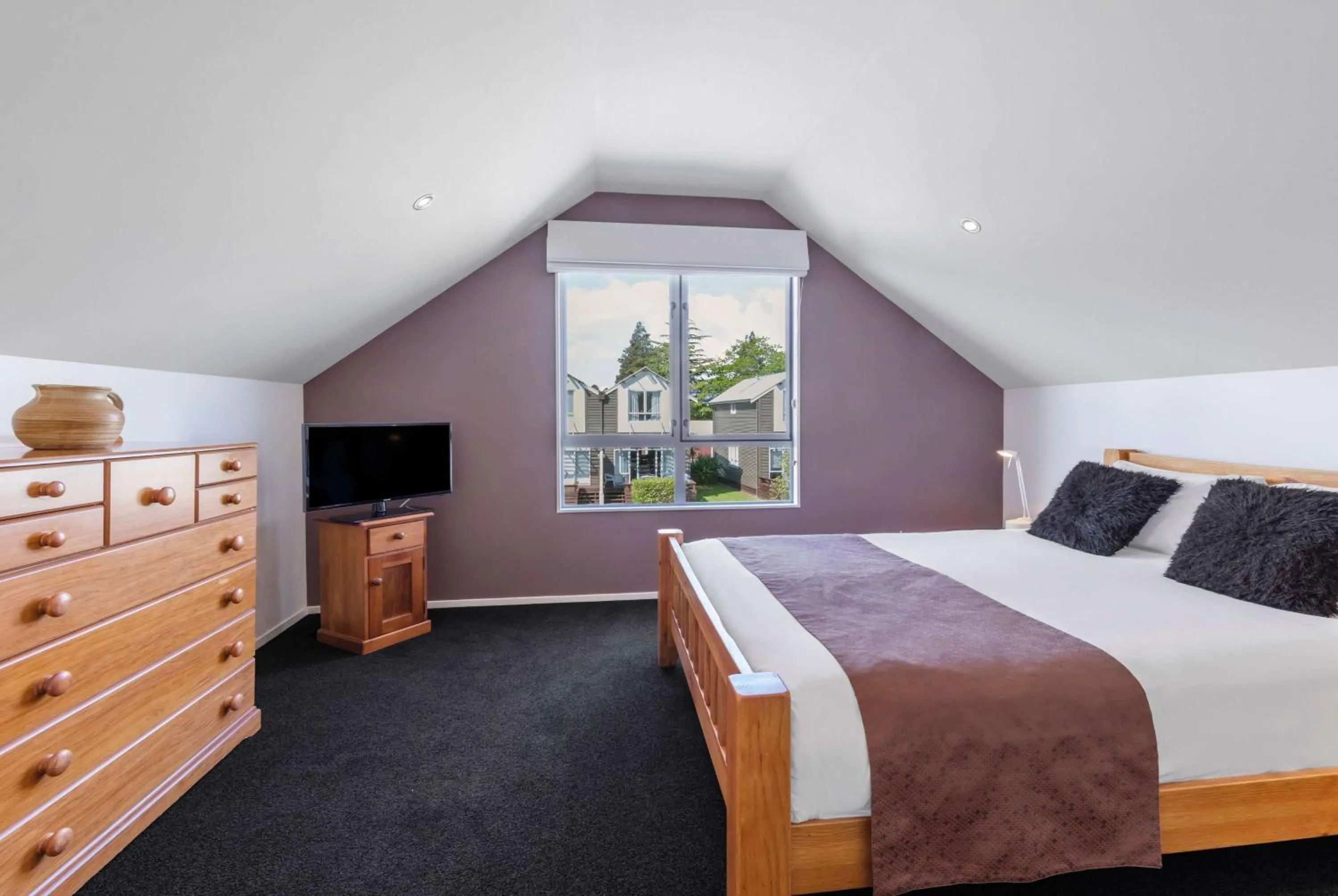 Photo of the whole room, Bed in Ramada Resort By Wyndham Rotorua Marama