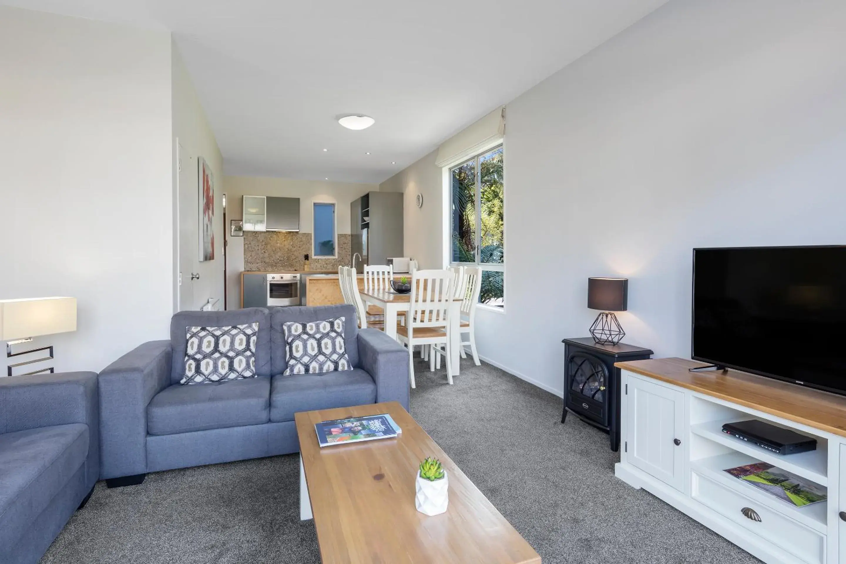 Living room in Ramada Resort By Wyndham Rotorua Marama Living room in Ramada Resort By Wyndham Rotorua Marama