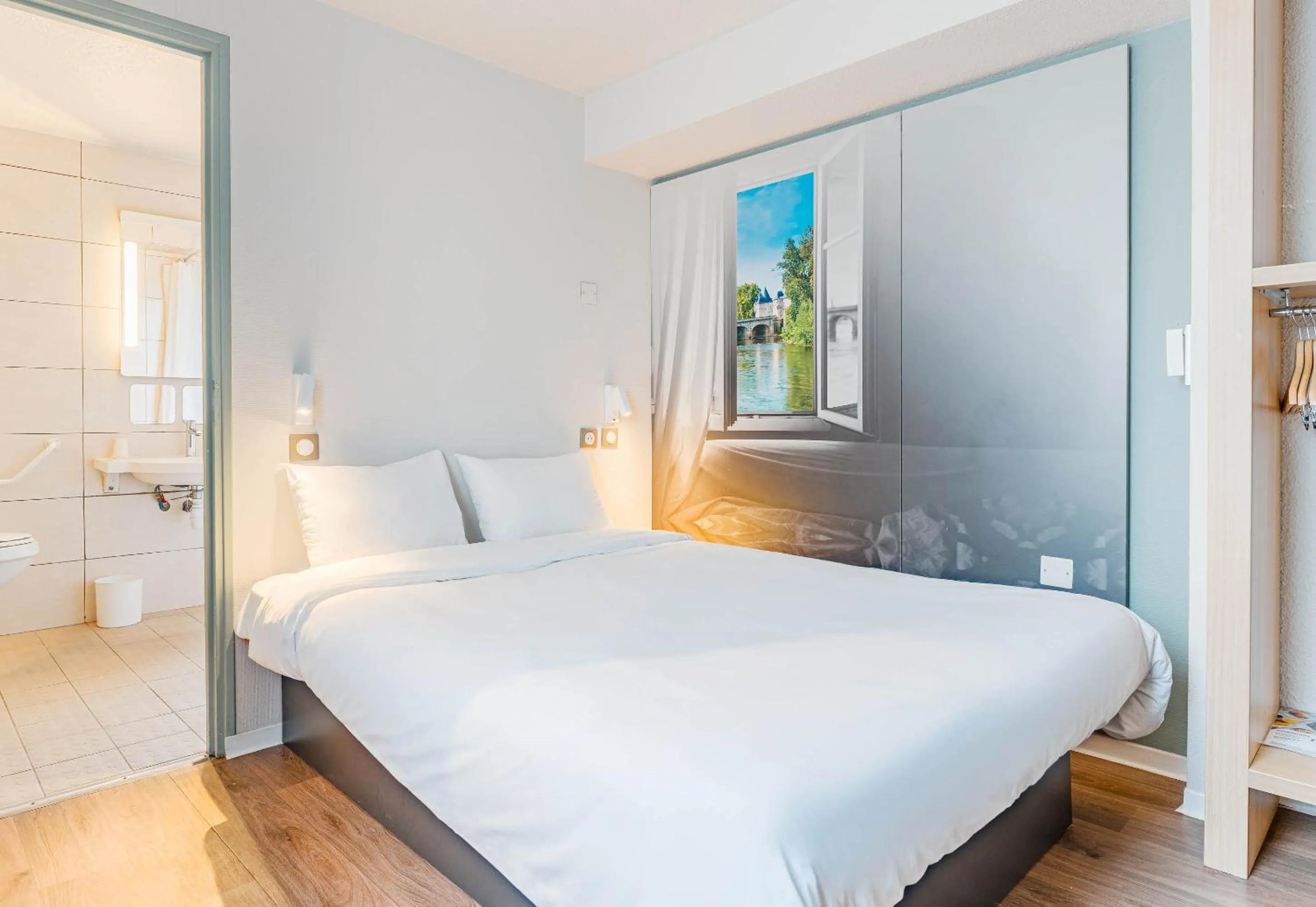 Bedroom, Bed in B&B HOTEL Chatellerault