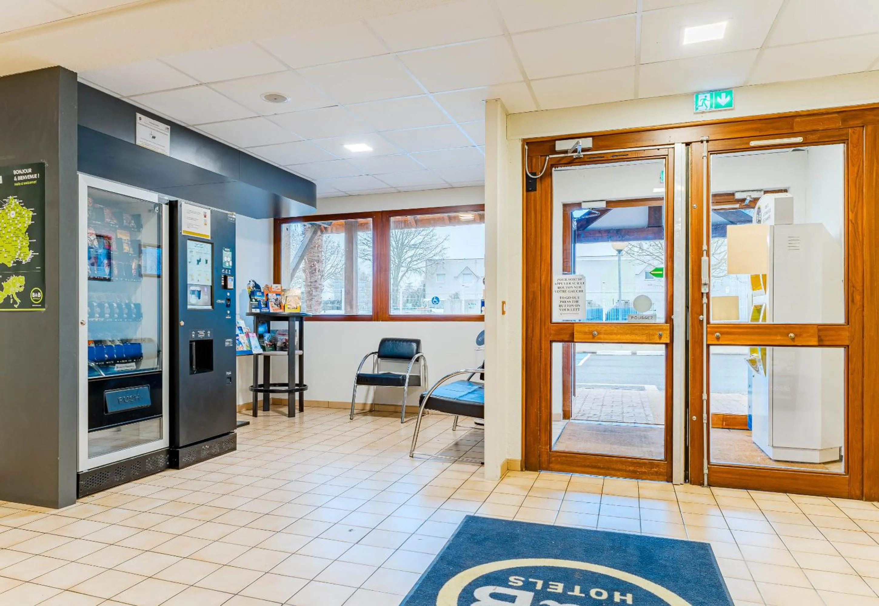 Lobby or reception in B&B HOTEL Chatellerault