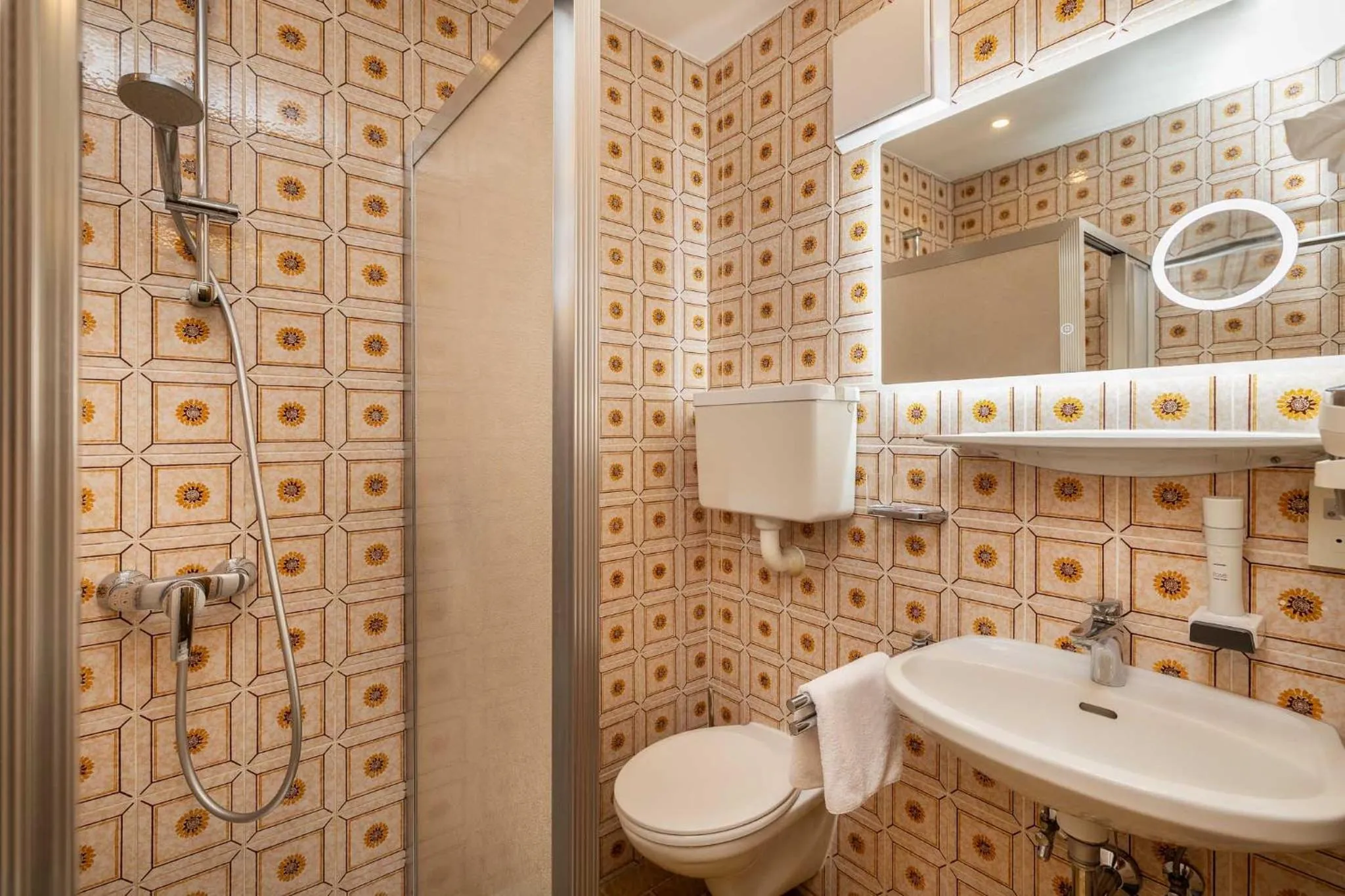 Shower in Der Burgblick-Adults Only