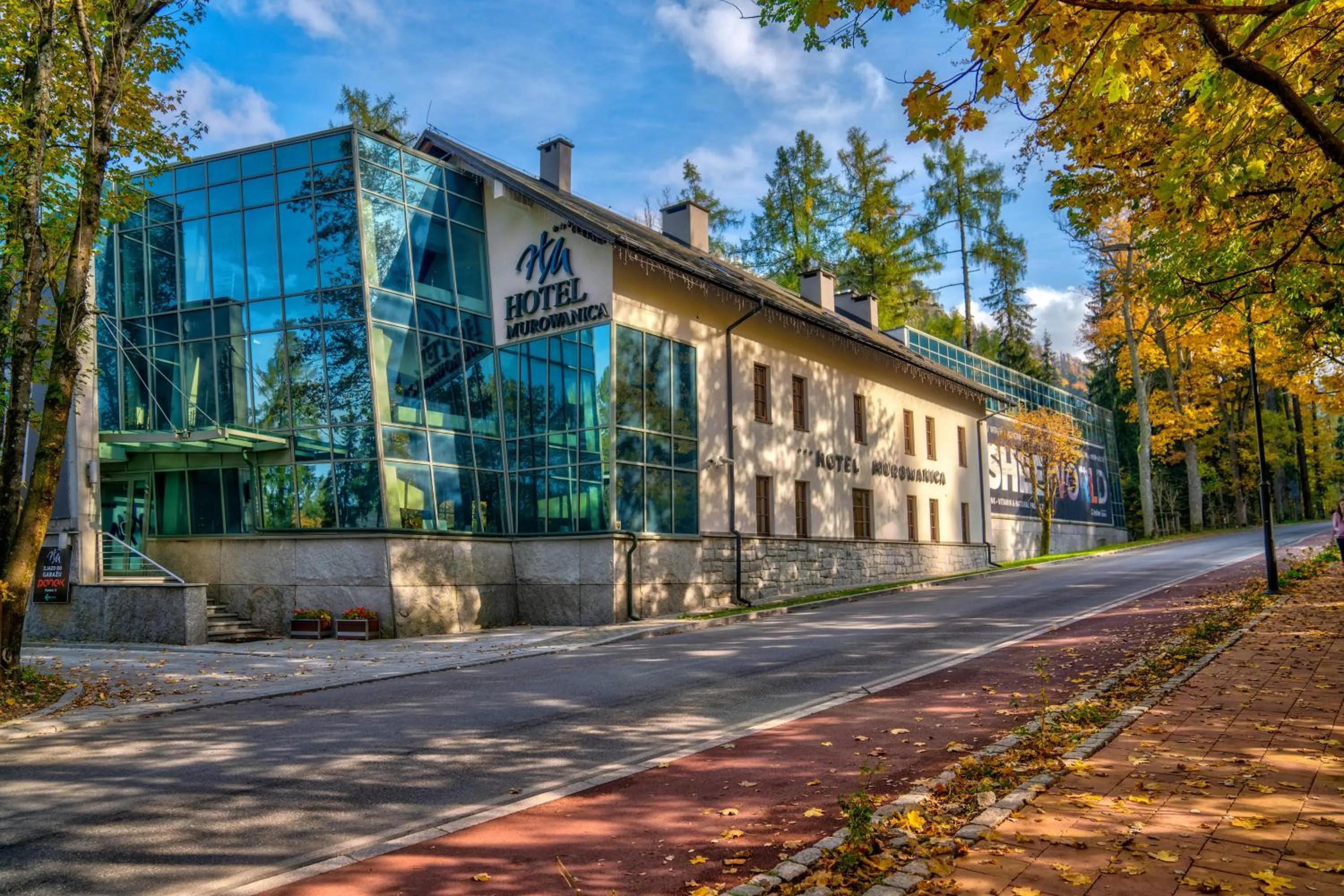 Property building in Hotel Murowanica