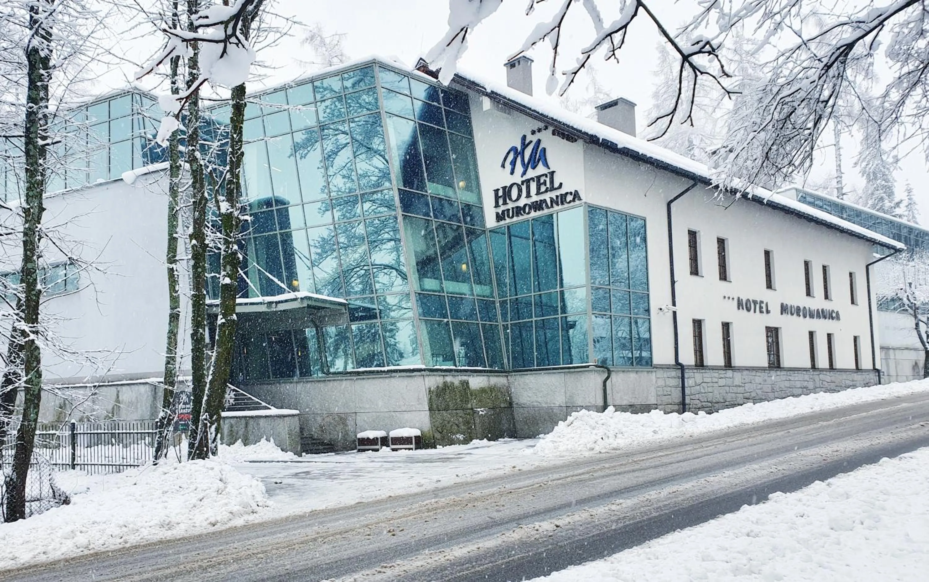 Property building in Hotel Murowanica