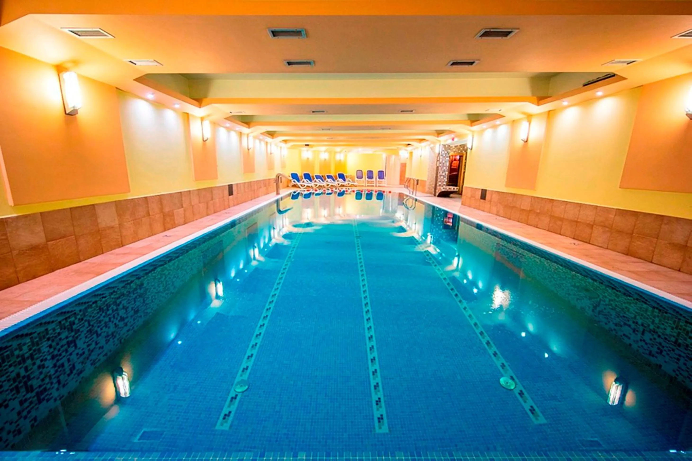 Swimming pool in Hotel Murowanica