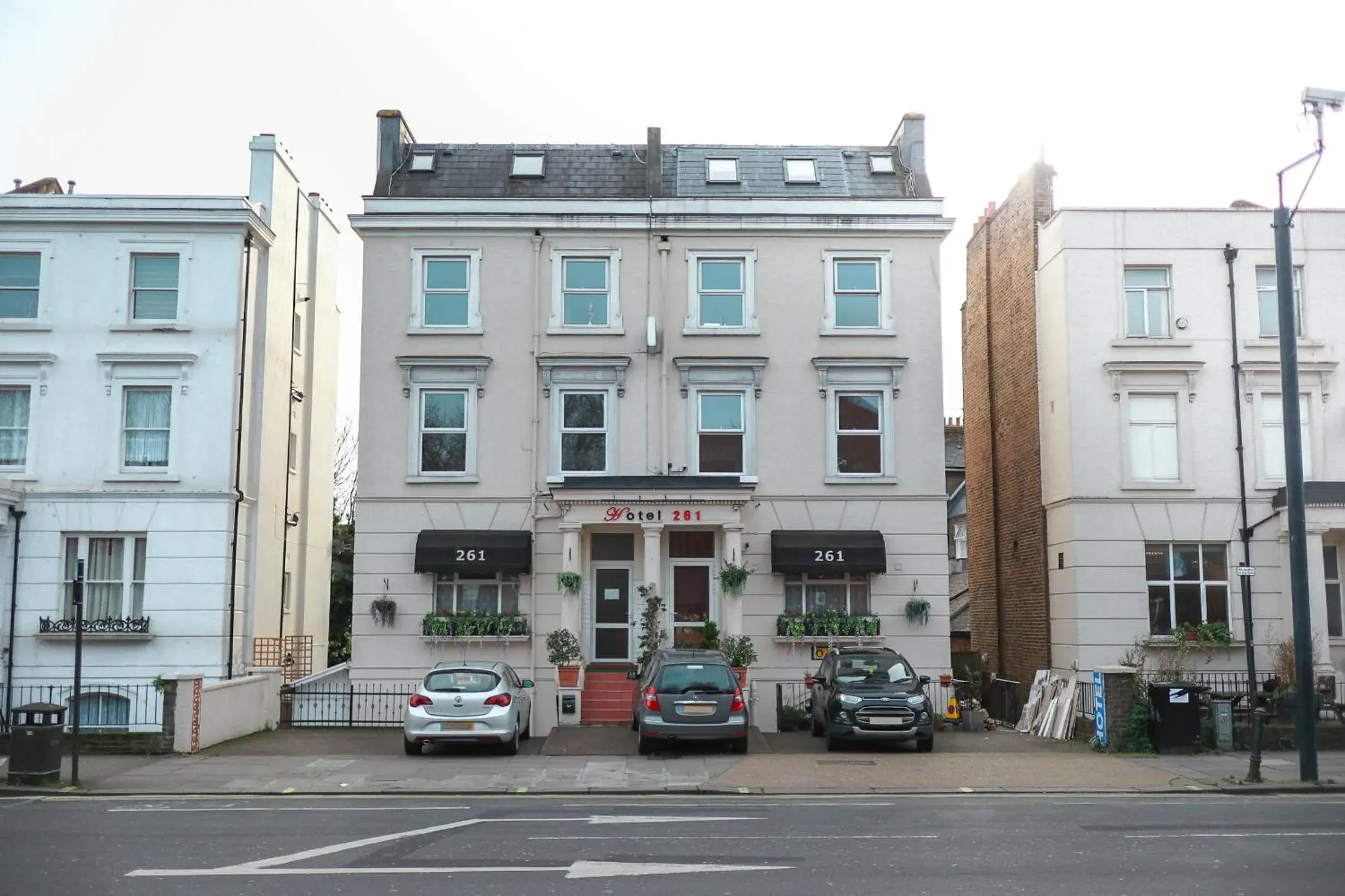 Facade/entrance in Hotel 261 Facade/entrance in Hotel 261