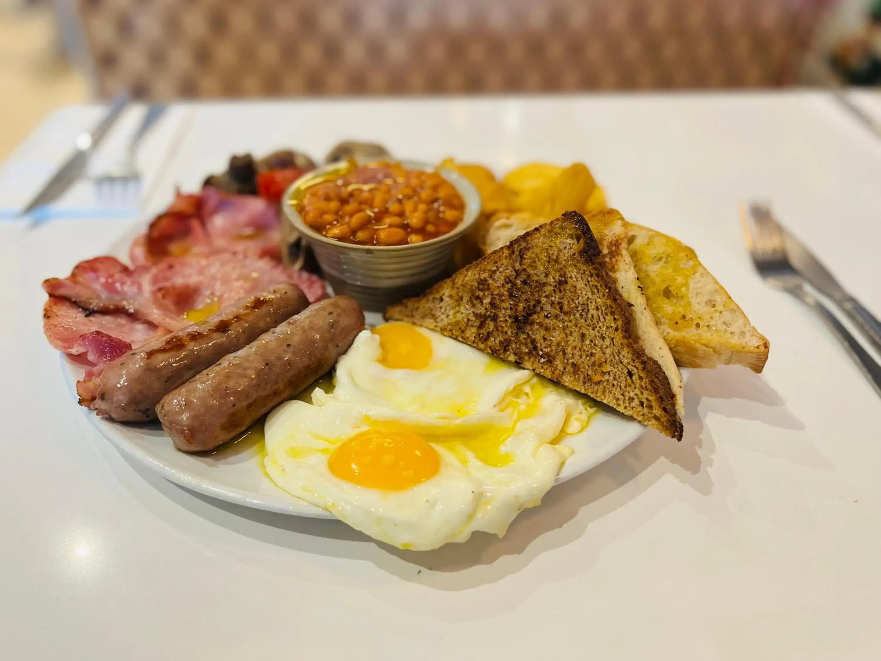 Restaurant/places to eat in Hotel 261 Restaurant/places to eat in Hotel 261