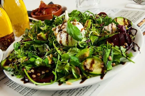 Restaurant/places to eat in Hotel 261