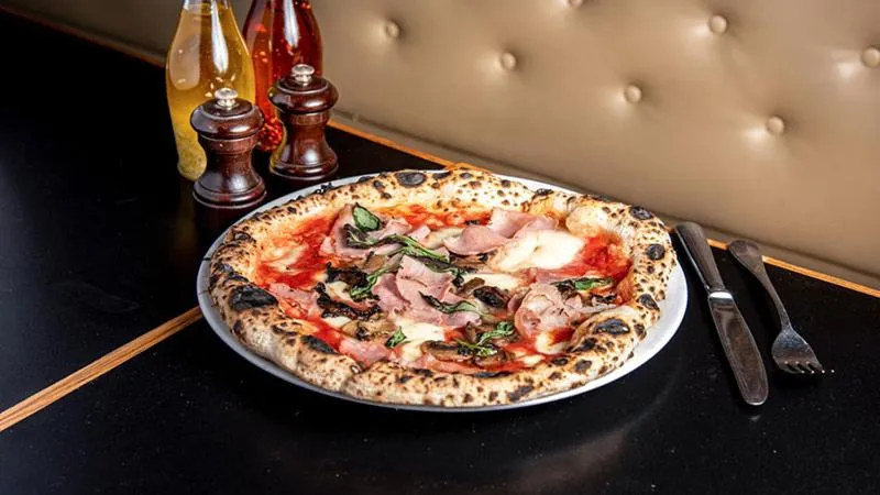 Restaurant/places to eat in Hotel 261